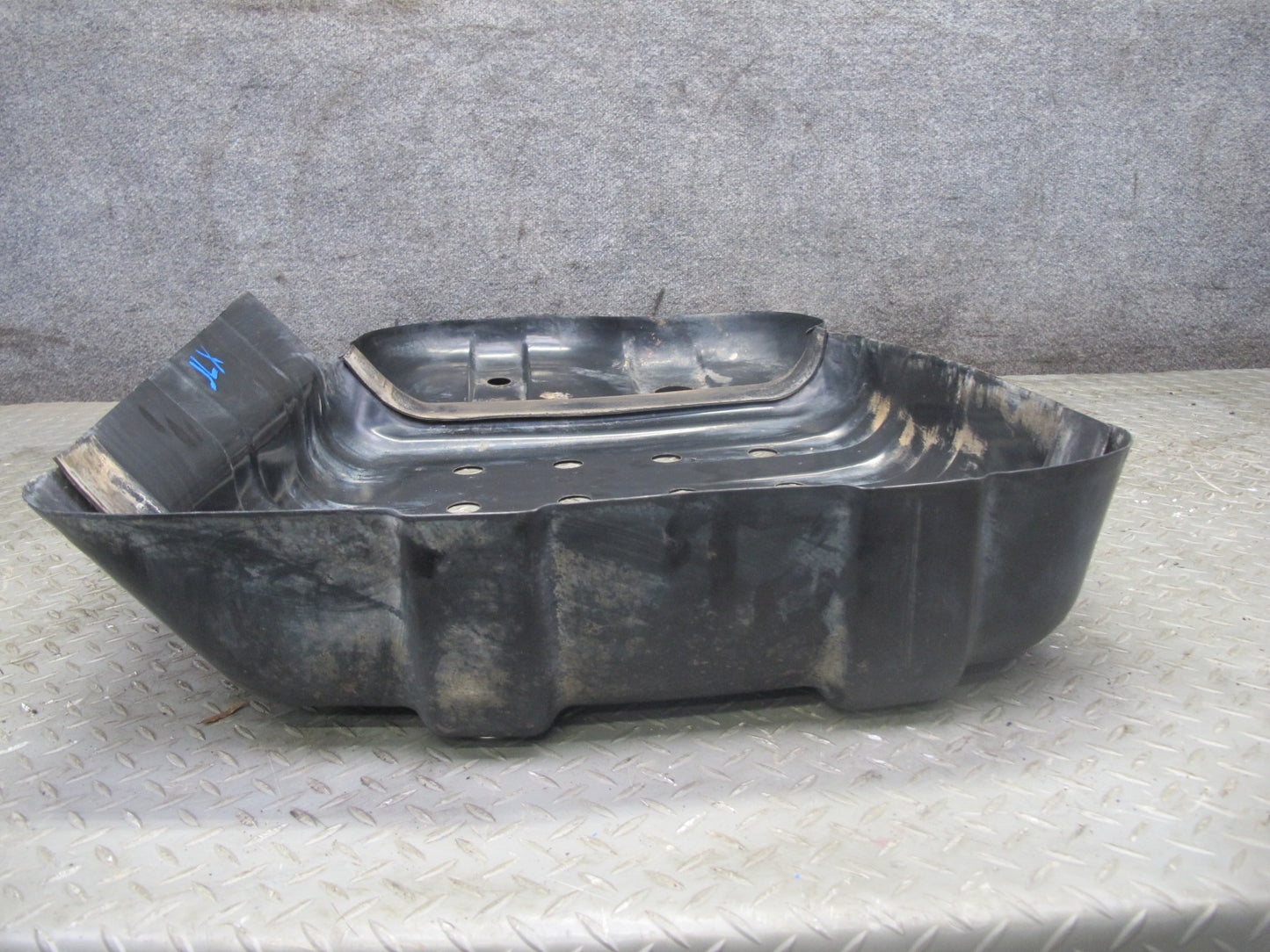 1998-2007 Lexus J100 LX470 Fuel Tank Shield Cover Assembly