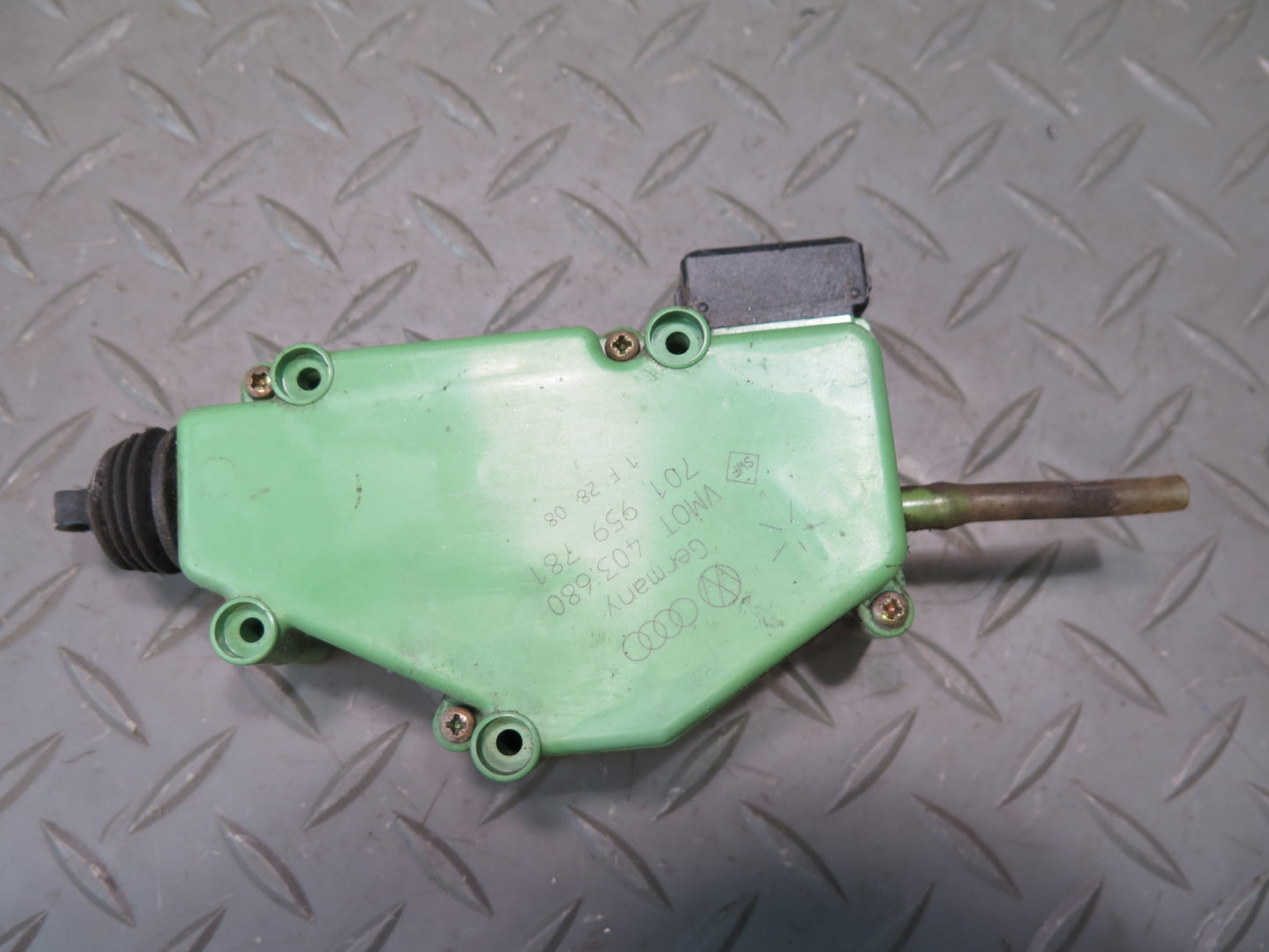 97-03 VW Eurovan T4 Front Left or Right Door Lock Actuator Motor 701959781 OEM