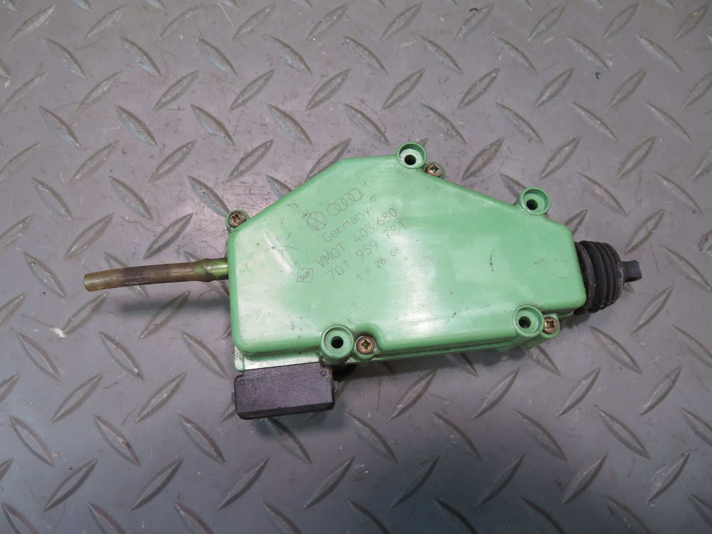 97-03 VW Eurovan T4 Front Left or Right Door Lock Actuator Motor 701959781 OEM