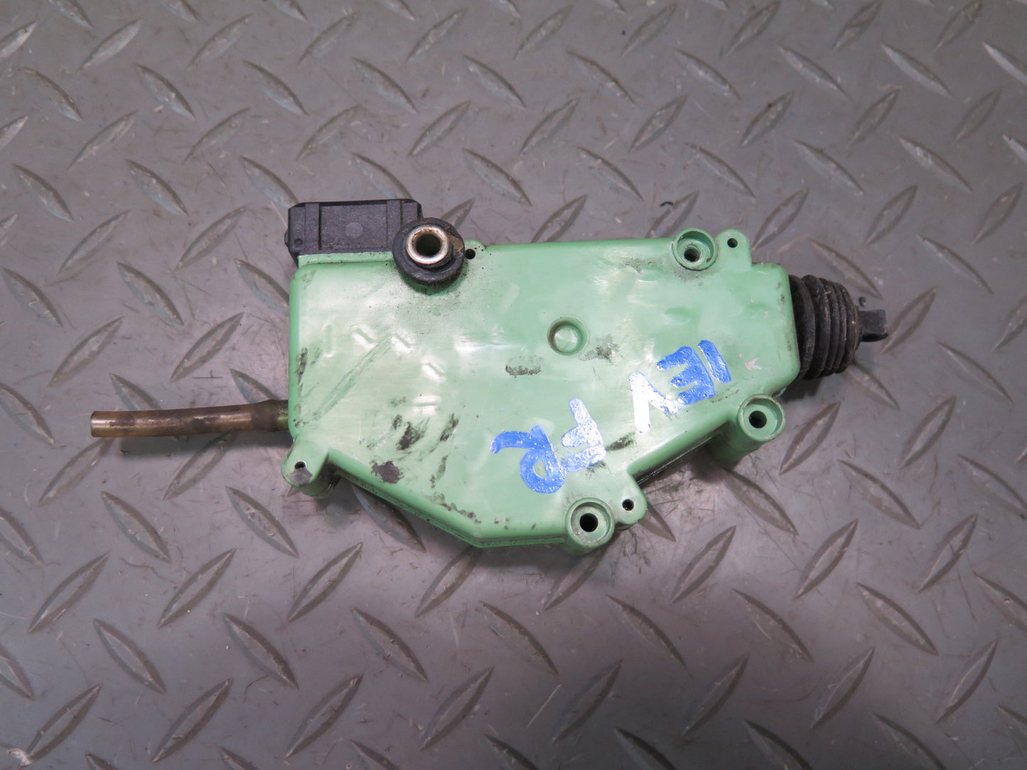 97-03 VW Eurovan T4 Front Left or Right Door Lock Actuator Motor 701959781 OEM