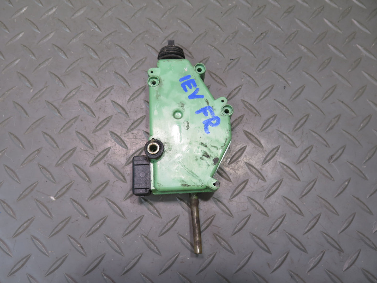 97-03 VW Eurovan T4 Front Left or Right Door Lock Actuator Motor 701959781 OEM