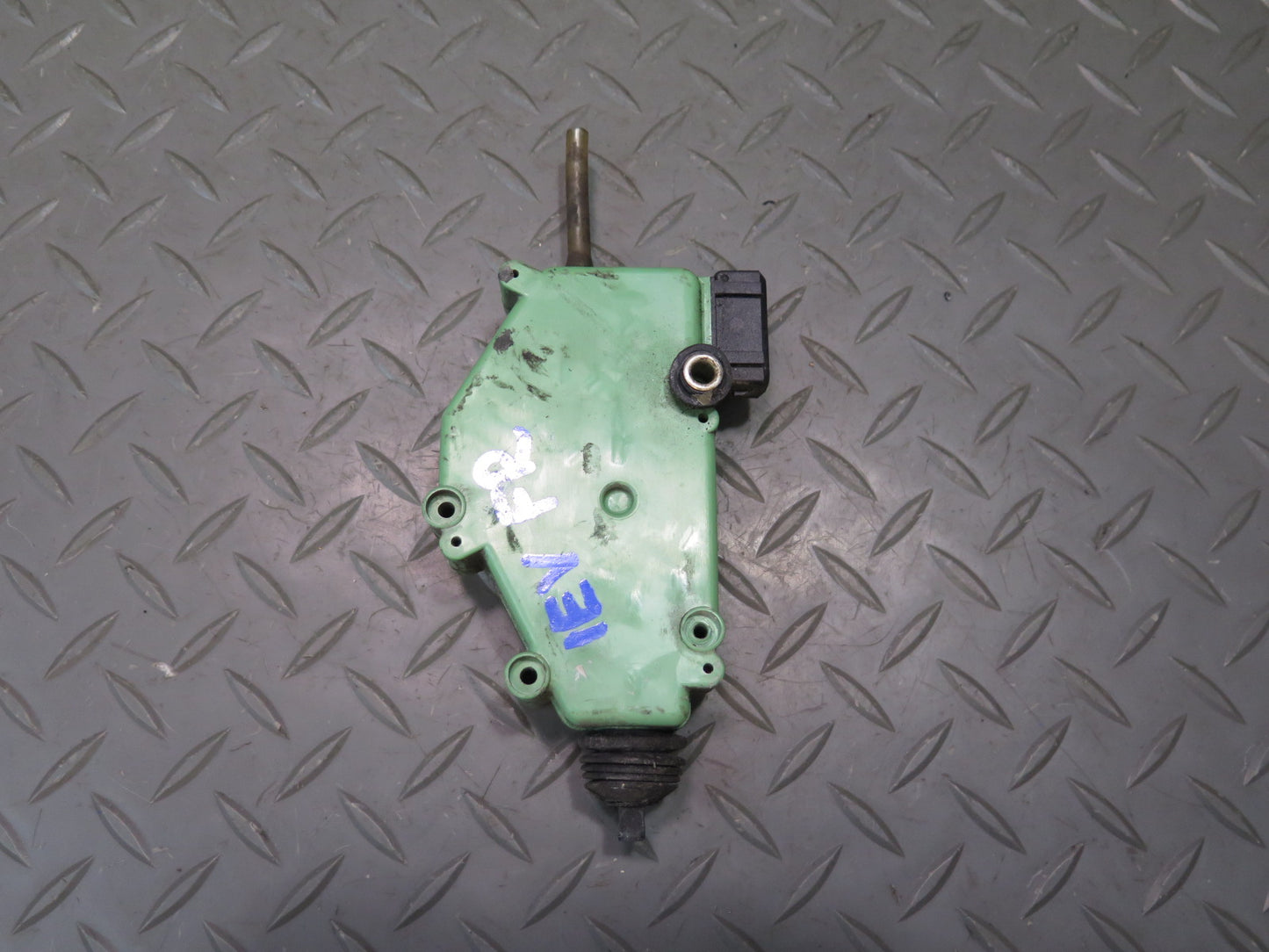 97-03 VW Eurovan T4 Front Left or Right Door Lock Actuator Motor 701959781 OEM