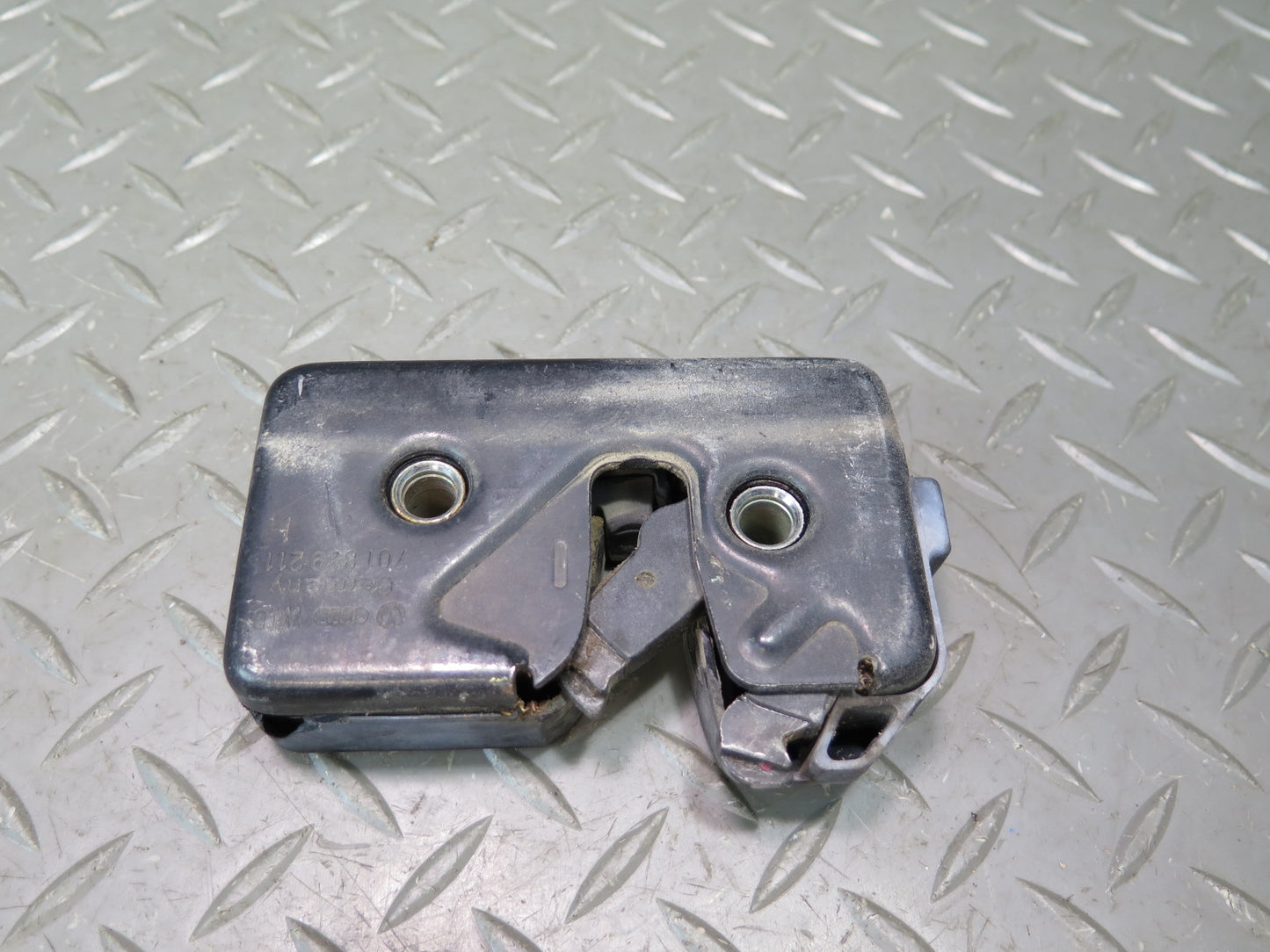 97-03 VW Eurovan T4 Rear Trunk Tailgate Hatch Lock Latch 701829211H OEM