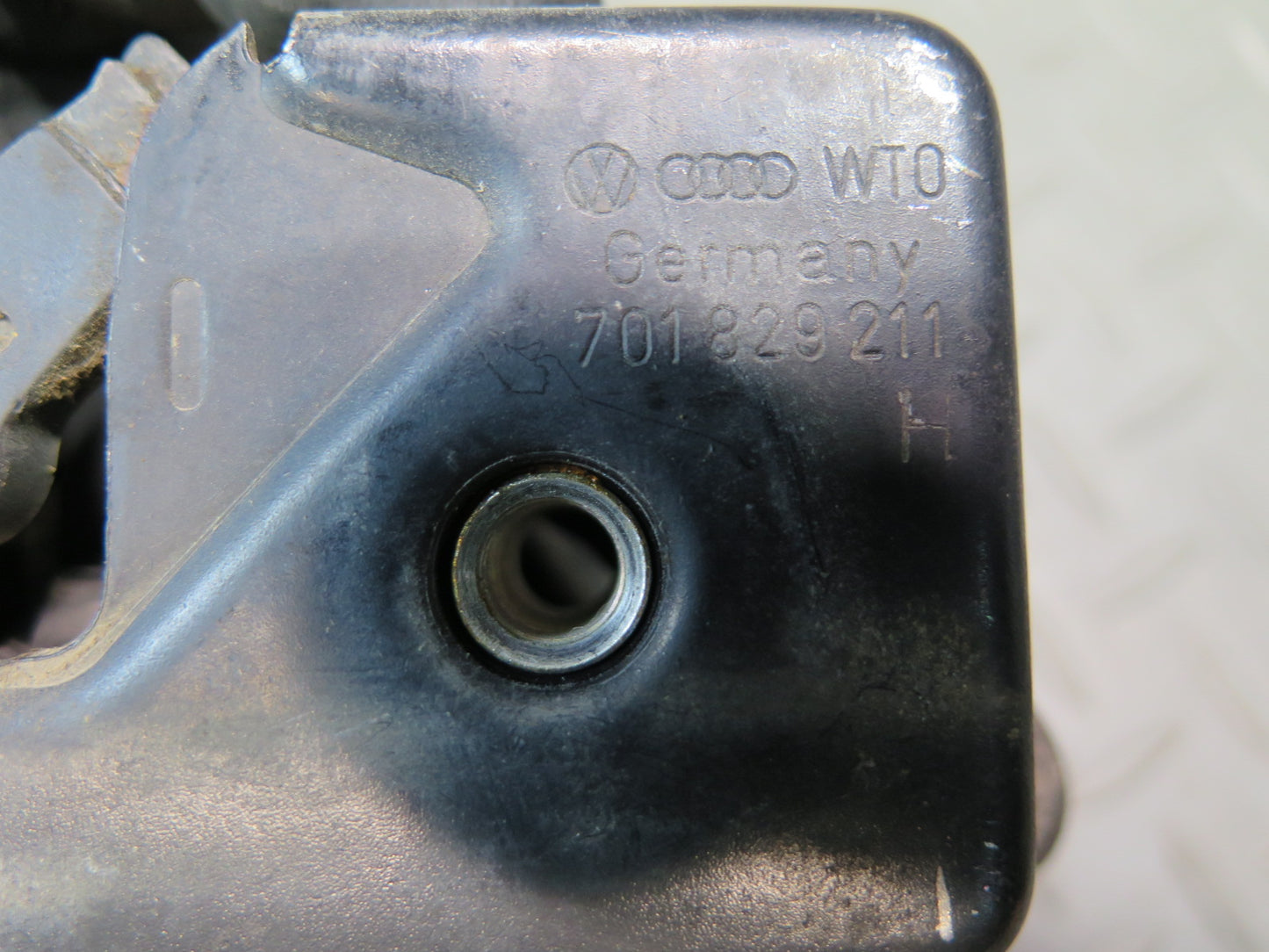 97-03 VW Eurovan T4 Rear Trunk Tailgate Hatch Lock Latch 701829211H OEM