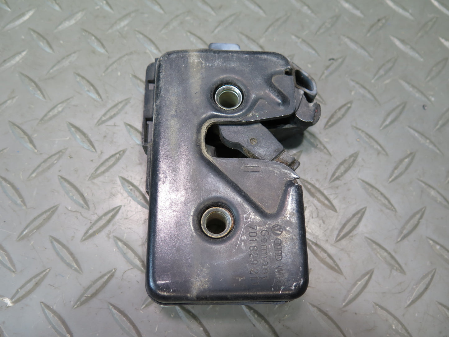 97-03 VW Eurovan T4 Rear Trunk Tailgate Hatch Lock Latch 701829211H OEM