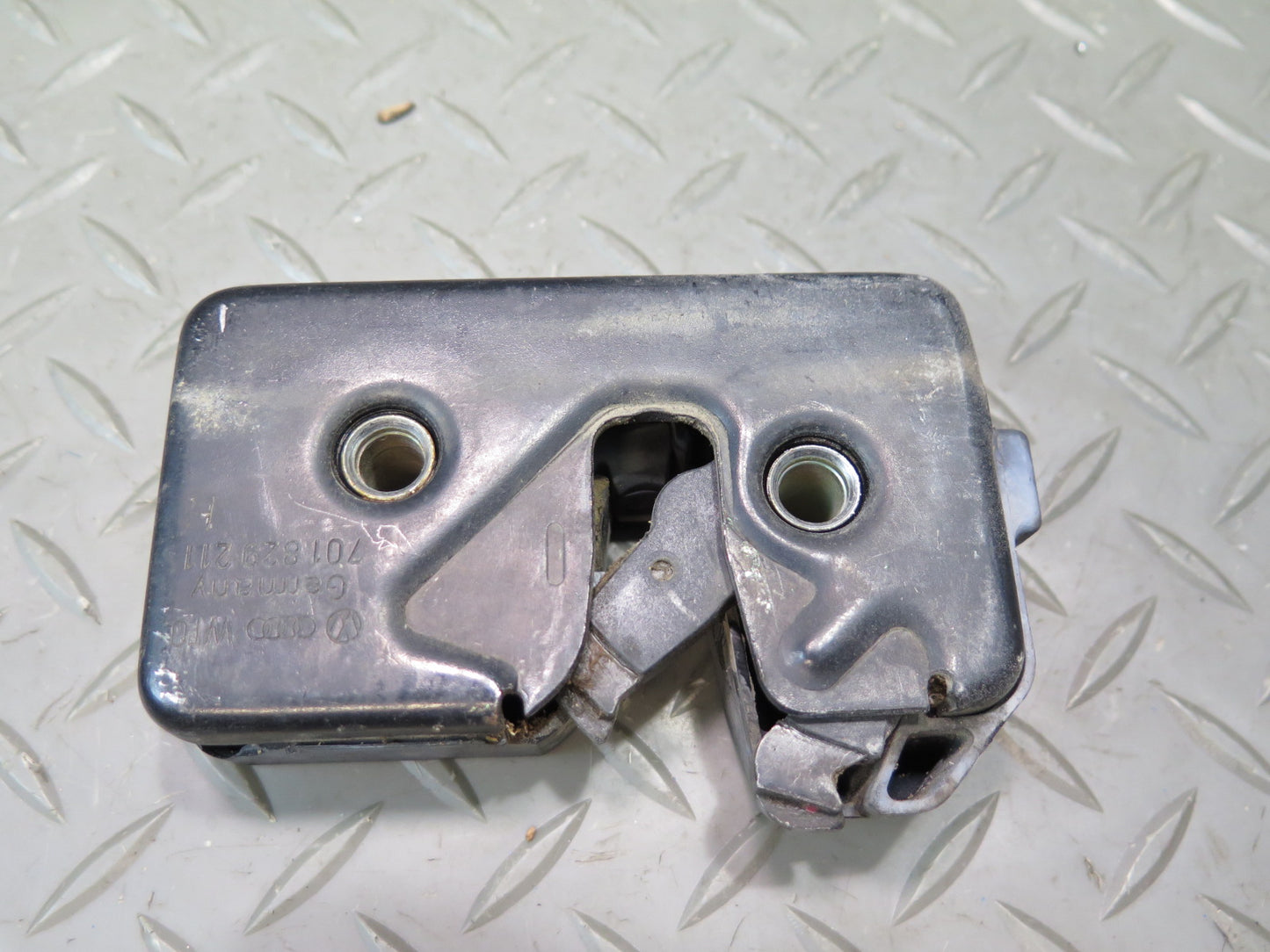 97-03 VW Eurovan T4 Rear Trunk Tailgate Hatch Lock Latch 701829211H OEM