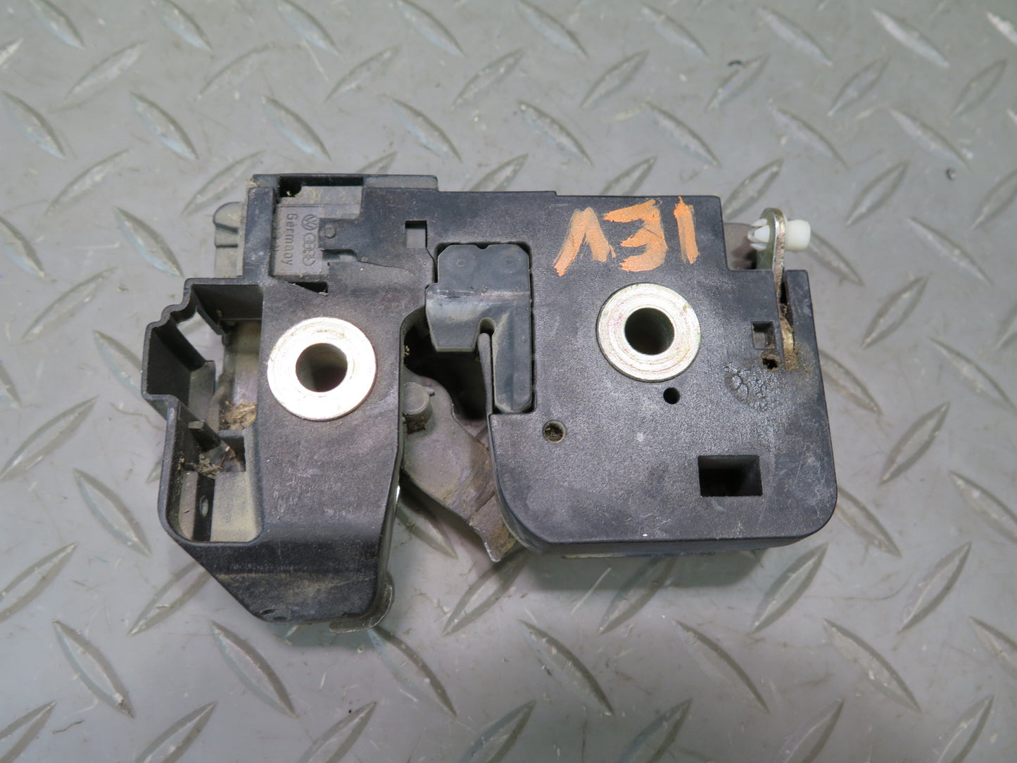 97-03 VW Eurovan T4 Rear Trunk Tailgate Hatch Lock Latch 701829211H OEM