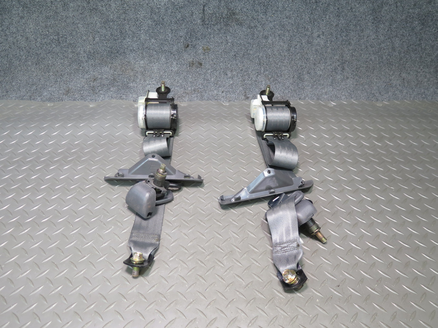 89-92 TOYOTA SUPRA MK3 REAR RIGHT & LEFT SIDE SEATBELT RETRACTOR SET OEM
