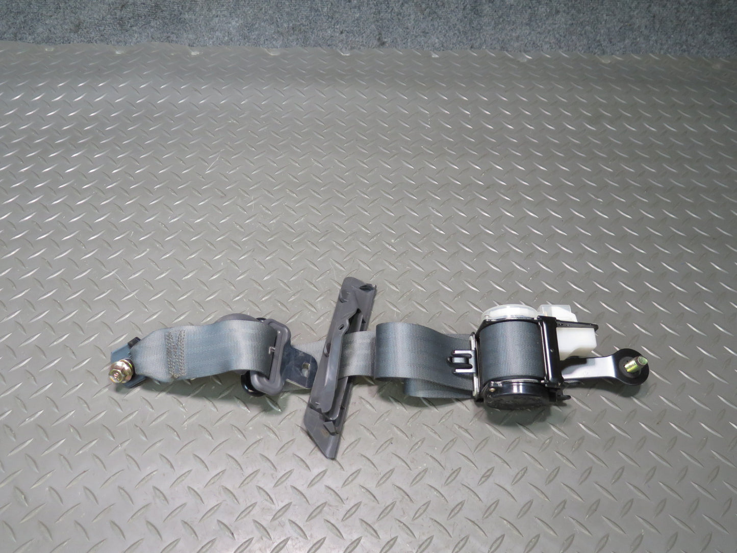 89-92 TOYOTA SUPRA MK3 REAR RIGHT & LEFT SIDE SEATBELT RETRACTOR SET OEM