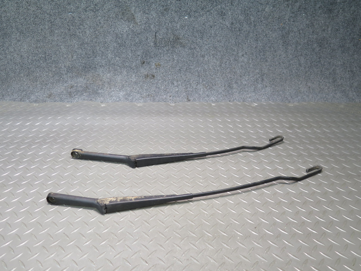 99-03 VW Eurovan T4 Set of 2 Front Windshield Left & Right Wiper Arm OEM