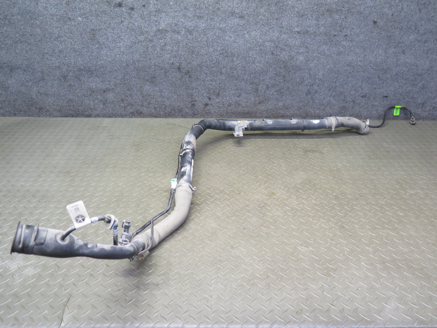 18-19 Jeep Wrangler JL Fuel Tank Filler  Neck Tube Line 52029777AE OEM
