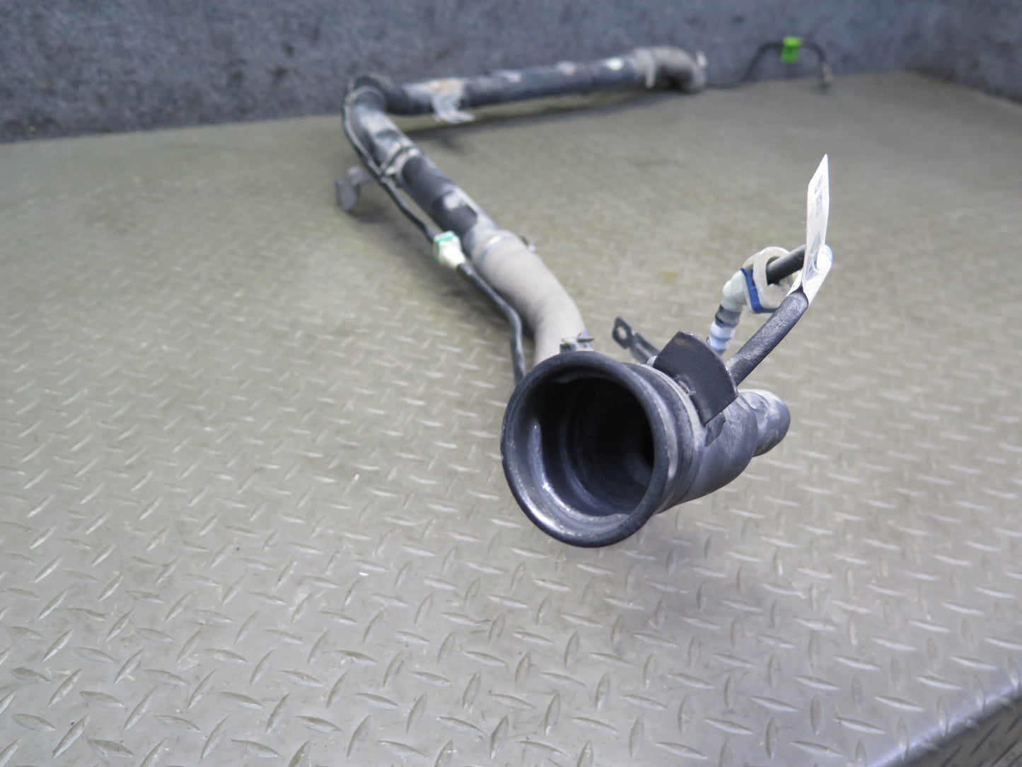 18-19 Jeep Wrangler JL Fuel Tank Filler  Neck Tube Line 52029777AE OEM