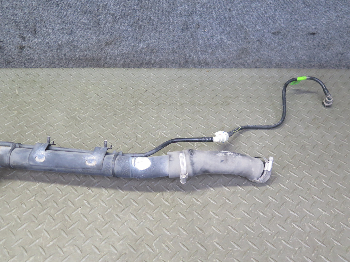 18-19 Jeep Wrangler JL Fuel Tank Filler  Neck Tube Line 52029777AE OEM