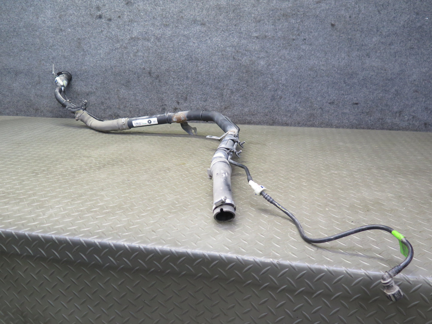 18-19 Jeep Wrangler JL Fuel Tank Filler  Neck Tube Line 52029777AE OEM