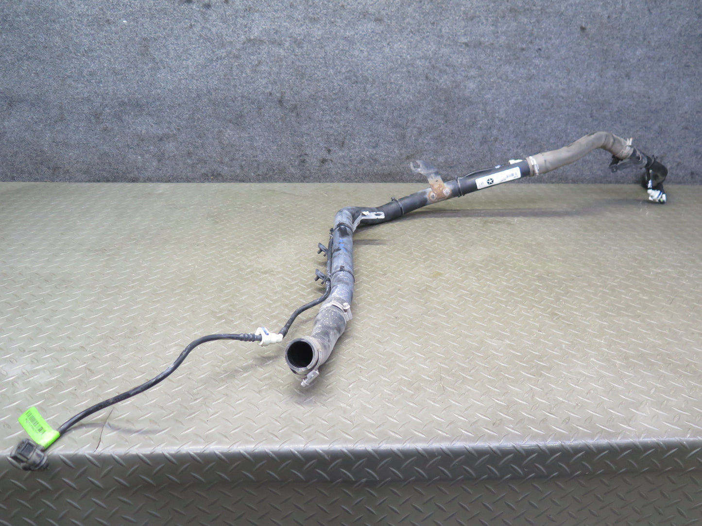 18-19 Jeep Wrangler JL Fuel Tank Filler  Neck Tube Line 52029777AE OEM