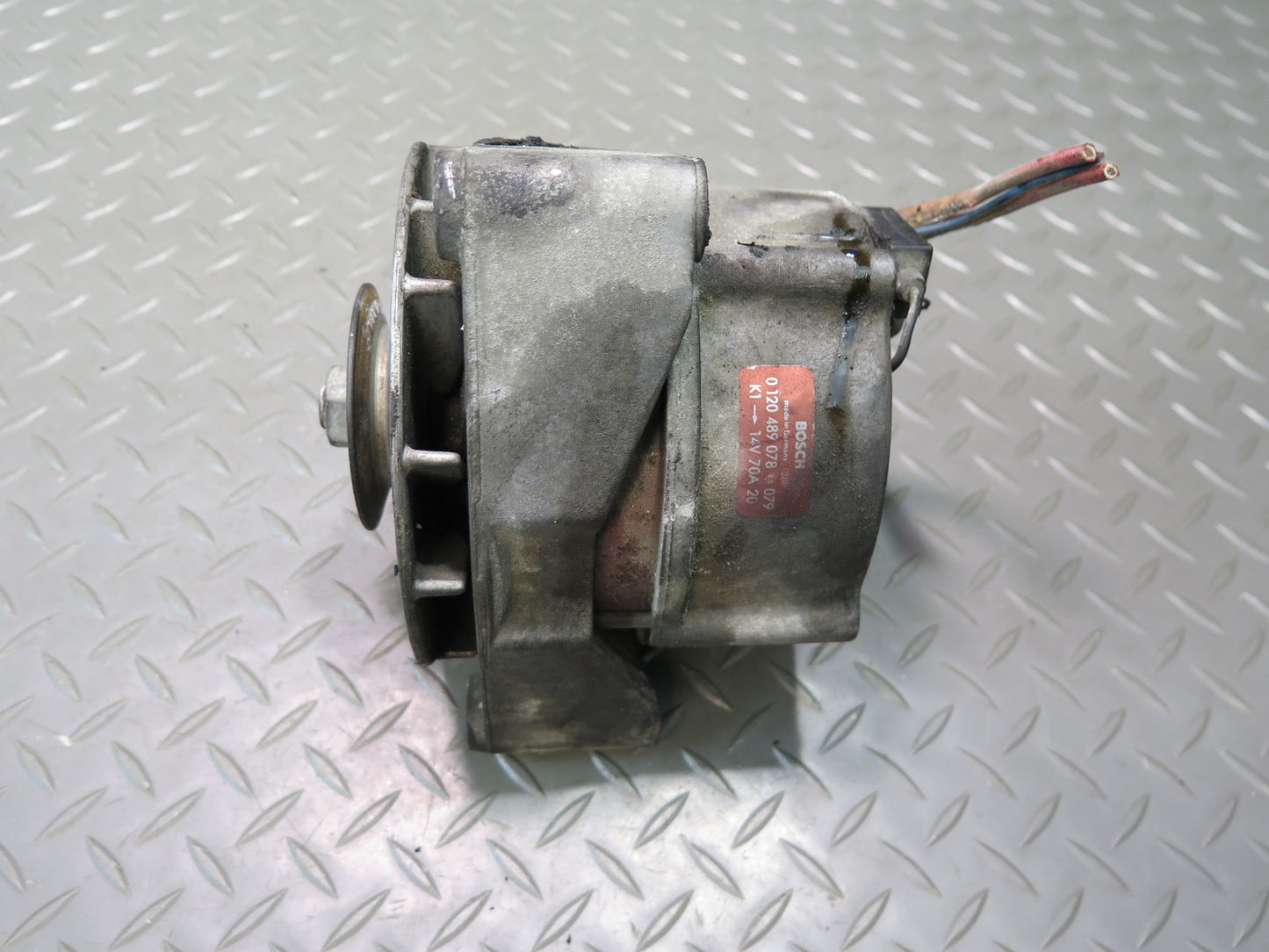 81-85 Mercedes R107 380SL 70AMP Engine Alternator Generator 0120489078 OEM