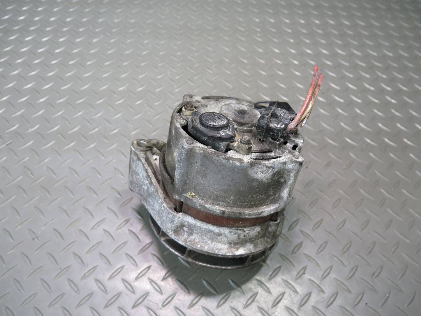 81-85 Mercedes R107 380SL 70AMP Engine Alternator Generator 0120489078 OEM