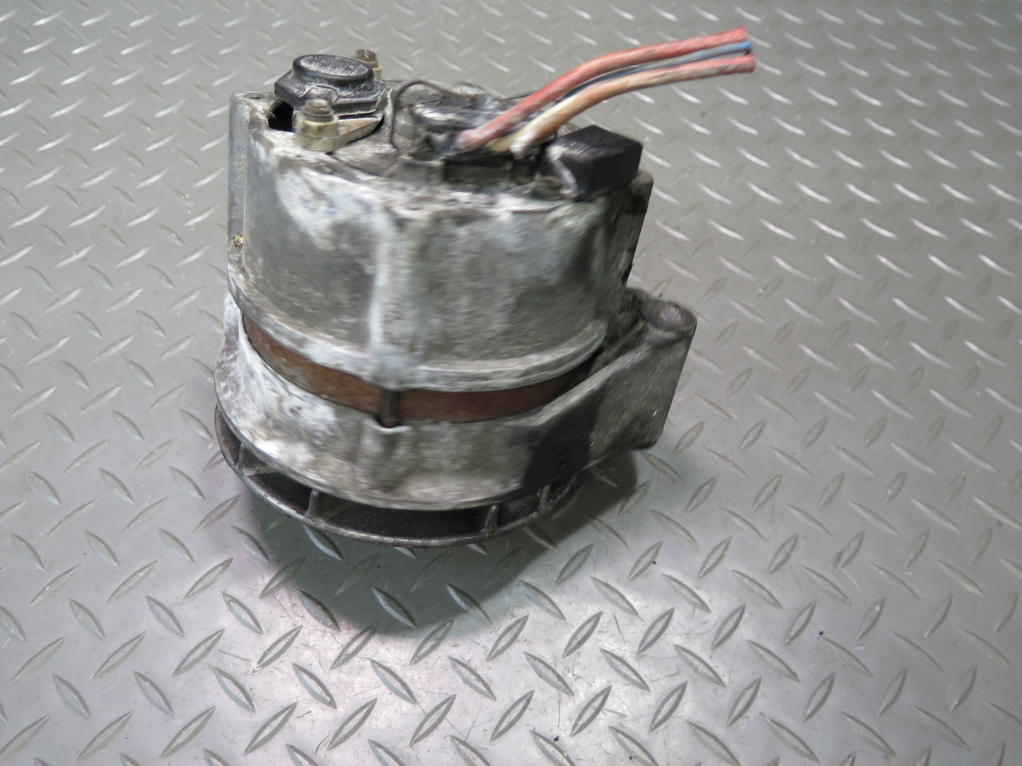 81-85 Mercedes R107 380SL 70AMP Engine Alternator Generator 0120489078 OEM