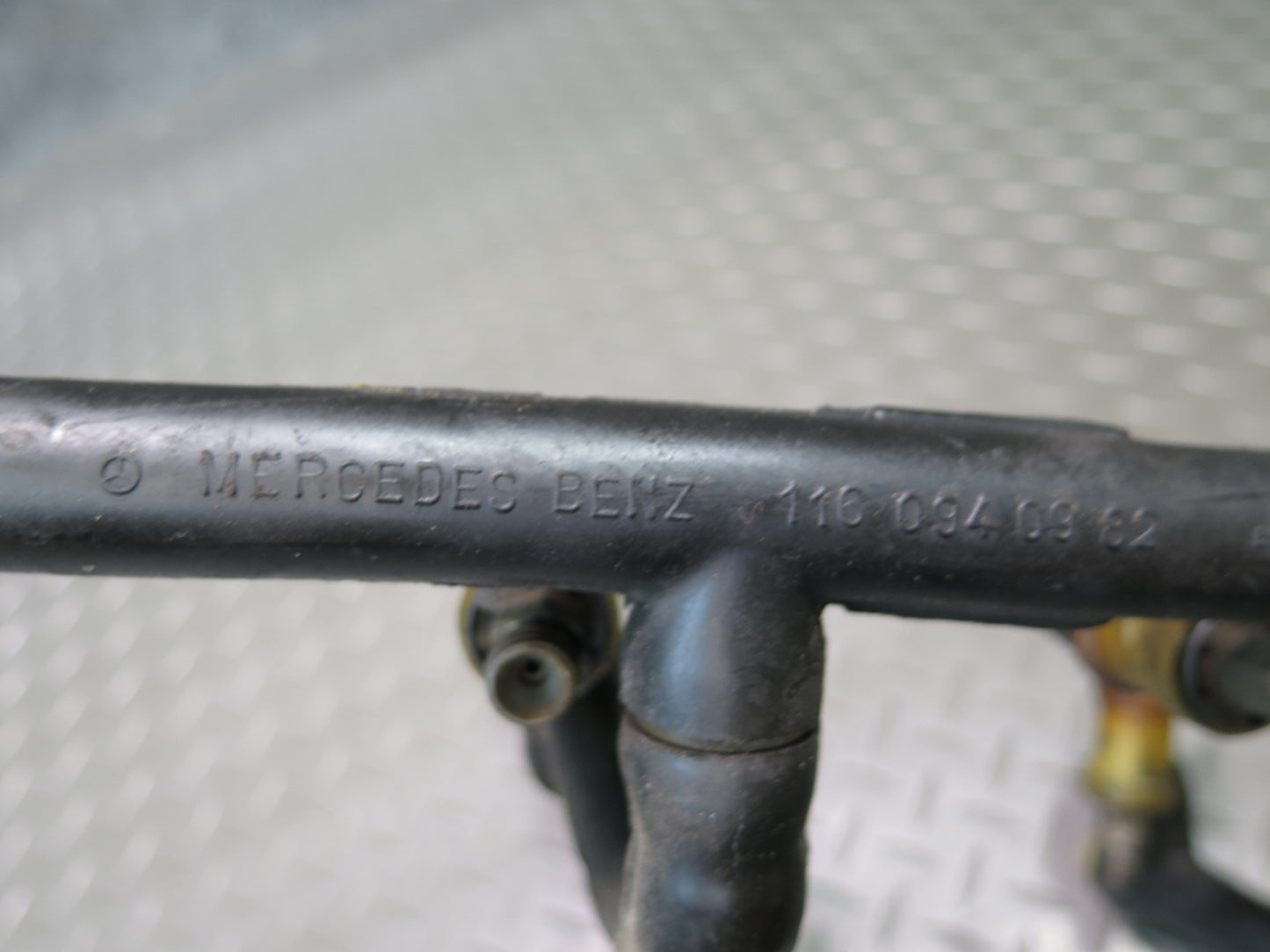 81-85 Mercedes R107 380SL 3.8L M116.962 Engine Fuel Rail w Injector Set OEM