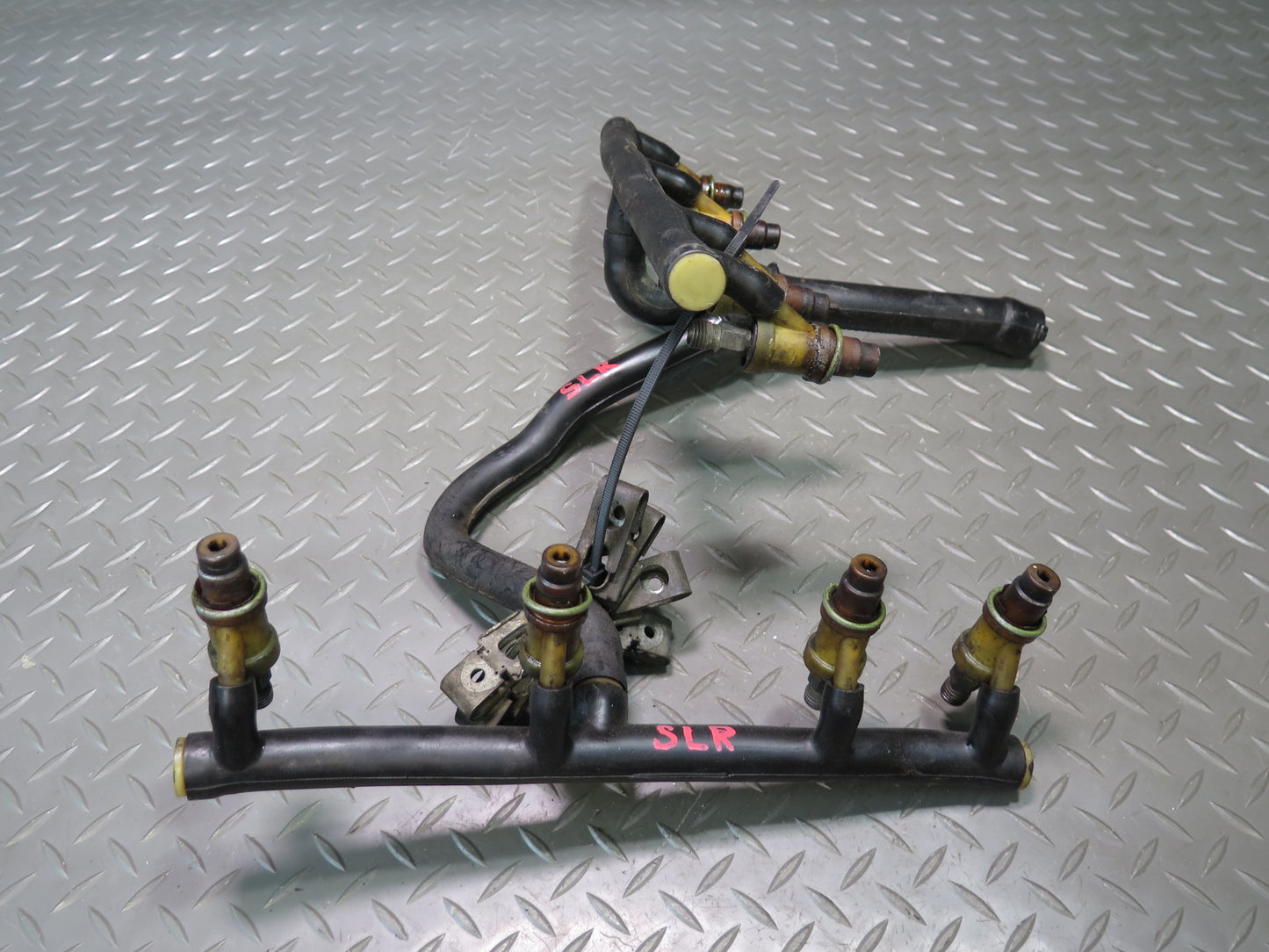 81-85 Mercedes R107 380SL 3.8L M116.962 Engine Fuel Rail w Injector Set OEM
