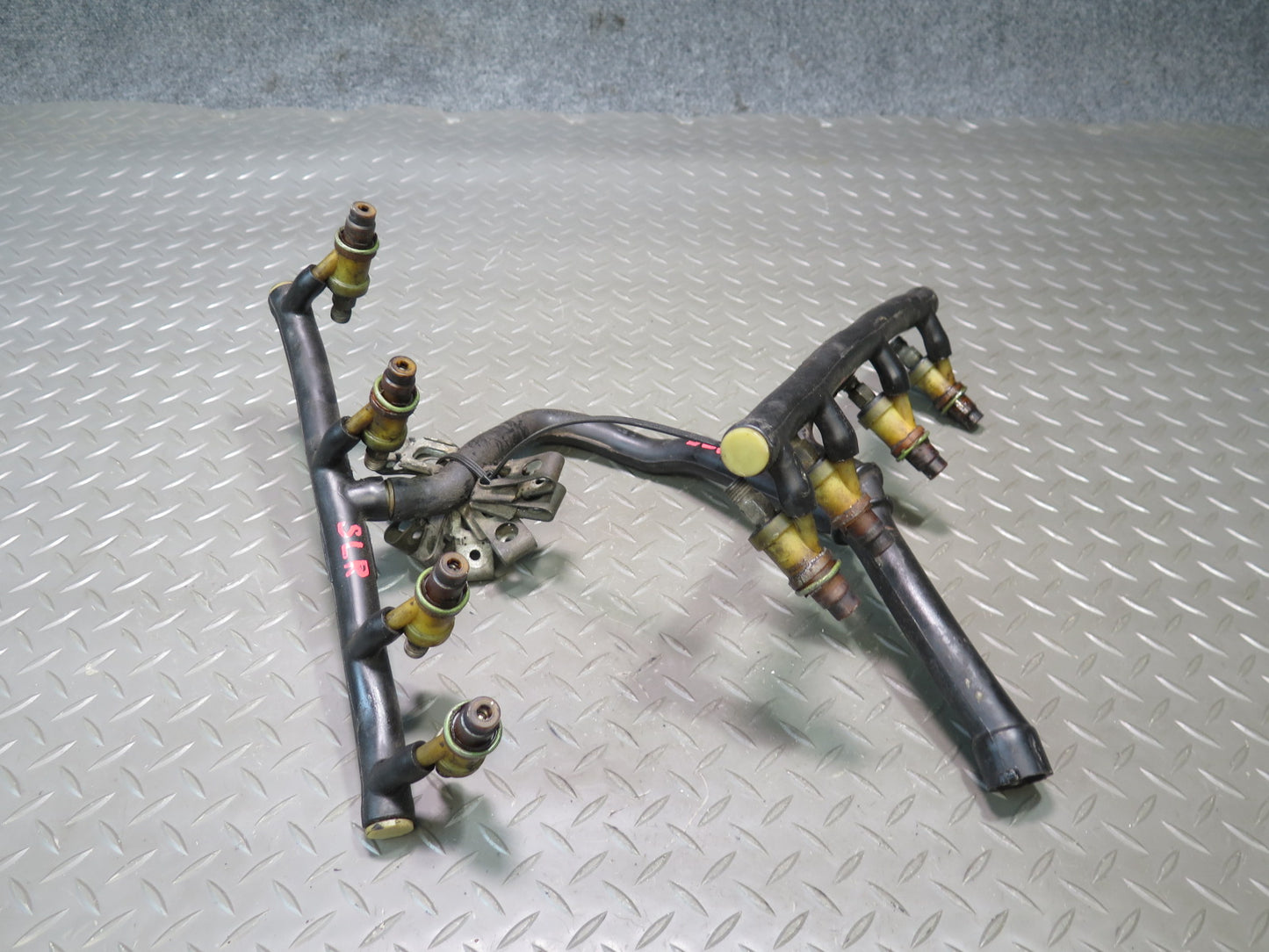 81-85 Mercedes R107 380SL 3.8L M116.962 Engine Fuel Rail w Injector Set OEM