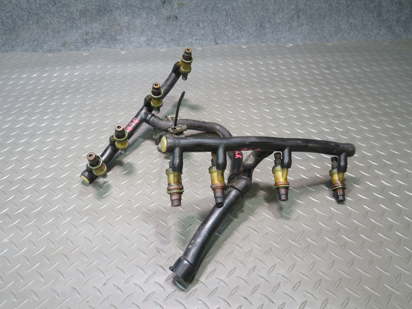 81-85 Mercedes R107 380SL 3.8L M116.962 Engine Fuel Rail w Injector Set OEM