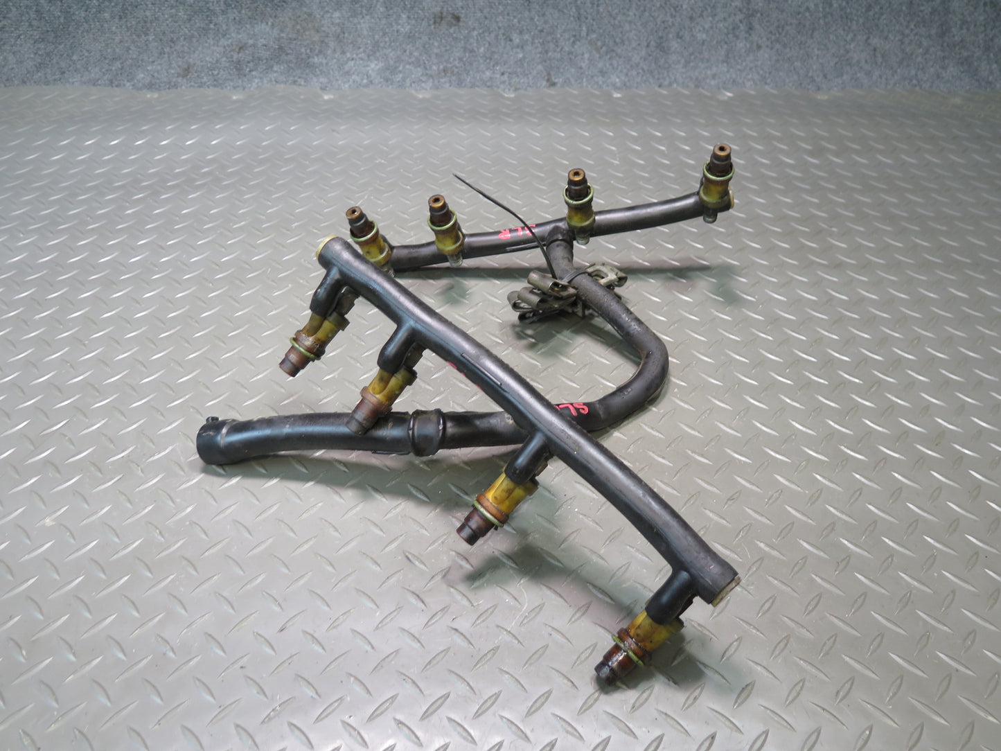 81-85 Mercedes R107 380SL 3.8L M116.962 Engine Fuel Rail w Injector Set OEM