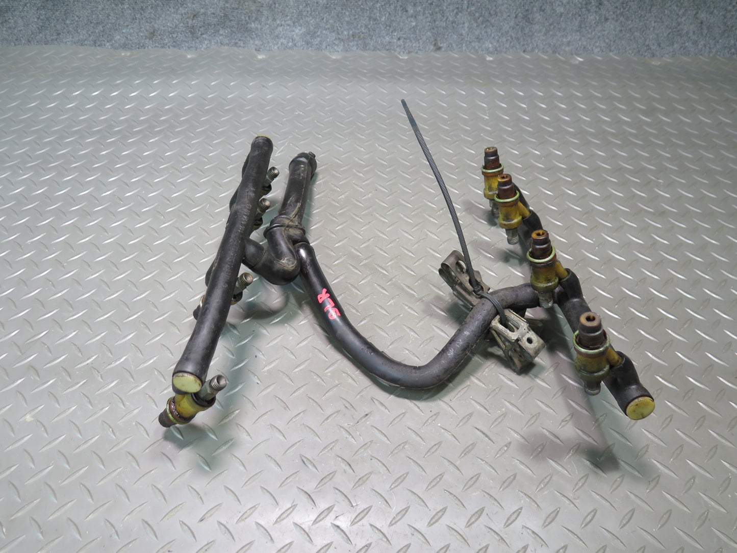 81-85 Mercedes R107 380SL 3.8L M116.962 Engine Fuel Rail w Injector Set OEM