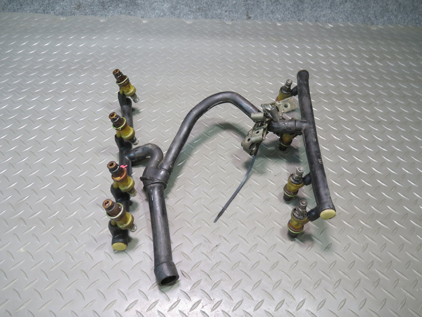 81-85 Mercedes R107 380SL 3.8L M116.962 Engine Fuel Rail w Injector Set OEM