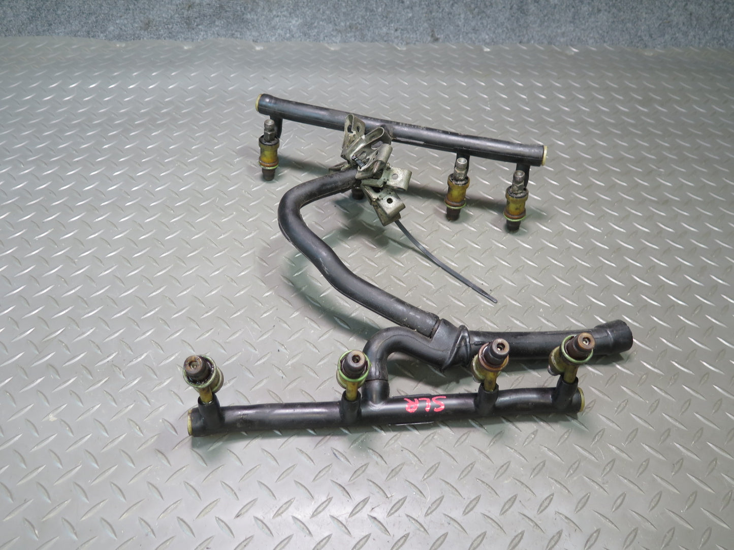 81-85 Mercedes R107 380SL 3.8L M116.962 Engine Fuel Rail w Injector Set OEM