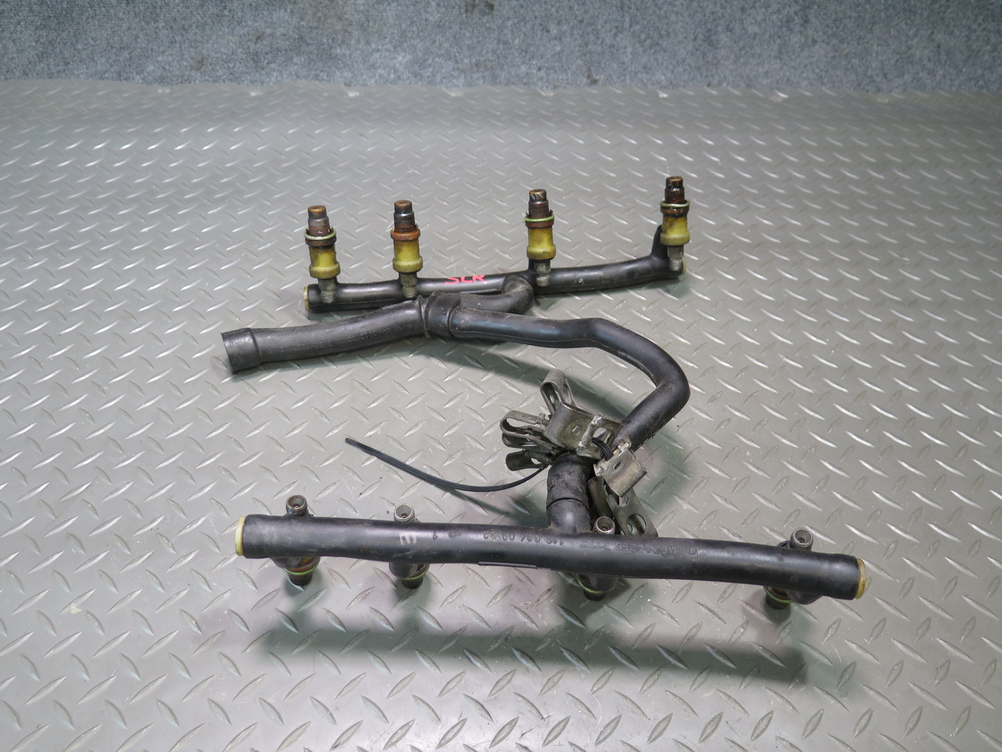 81-85 Mercedes R107 380SL 3.8L M116.962 Engine Fuel Rail w Injector Set OEM
