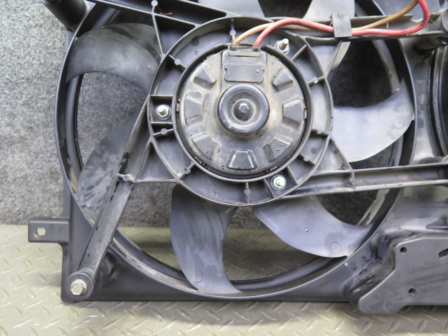 99-03 VW Eurovan T4 2.8L Engine Radiator Cooling Fan Motor Shroud 7D0121207 OEM