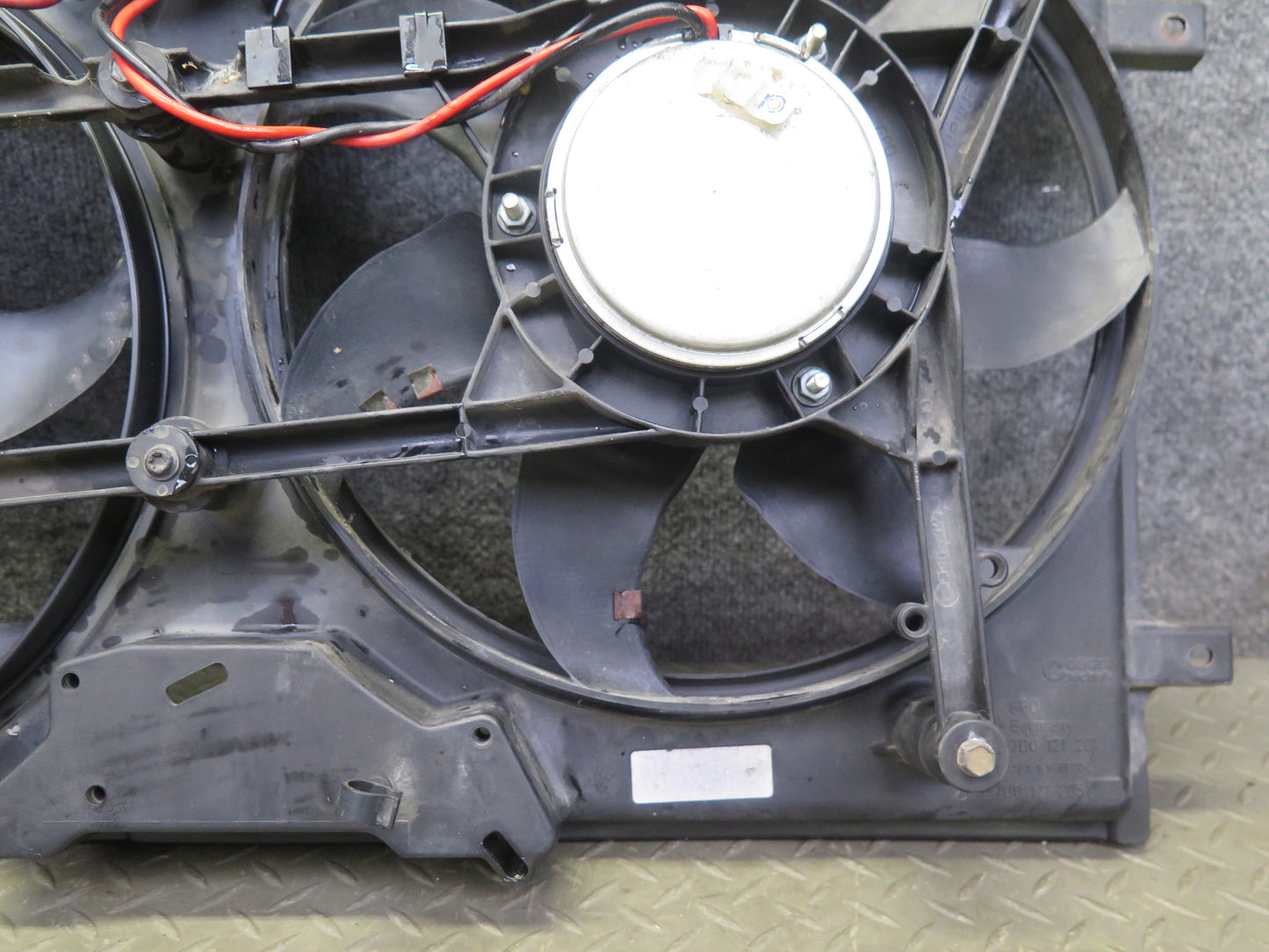 99-03 VW Eurovan T4 2.8L Engine Radiator Cooling Fan Motor Shroud 7D0121207 OEM