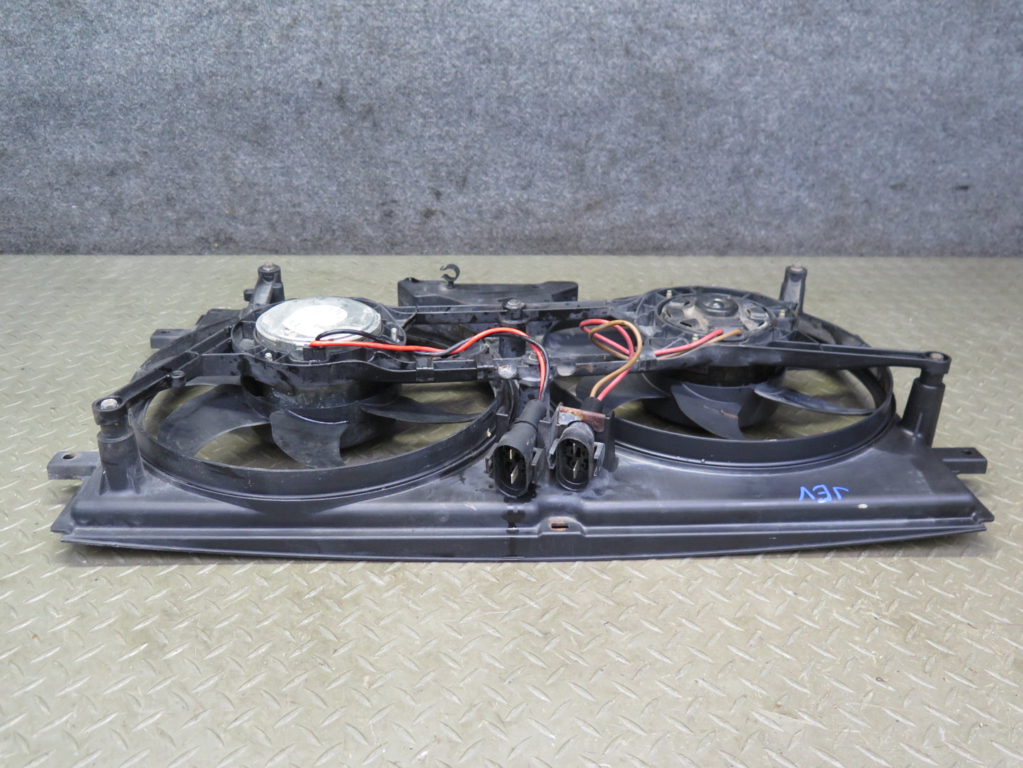 99-03 VW Eurovan T4 2.8L Engine Radiator Cooling Fan Motor Shroud 7D0121207 OEM