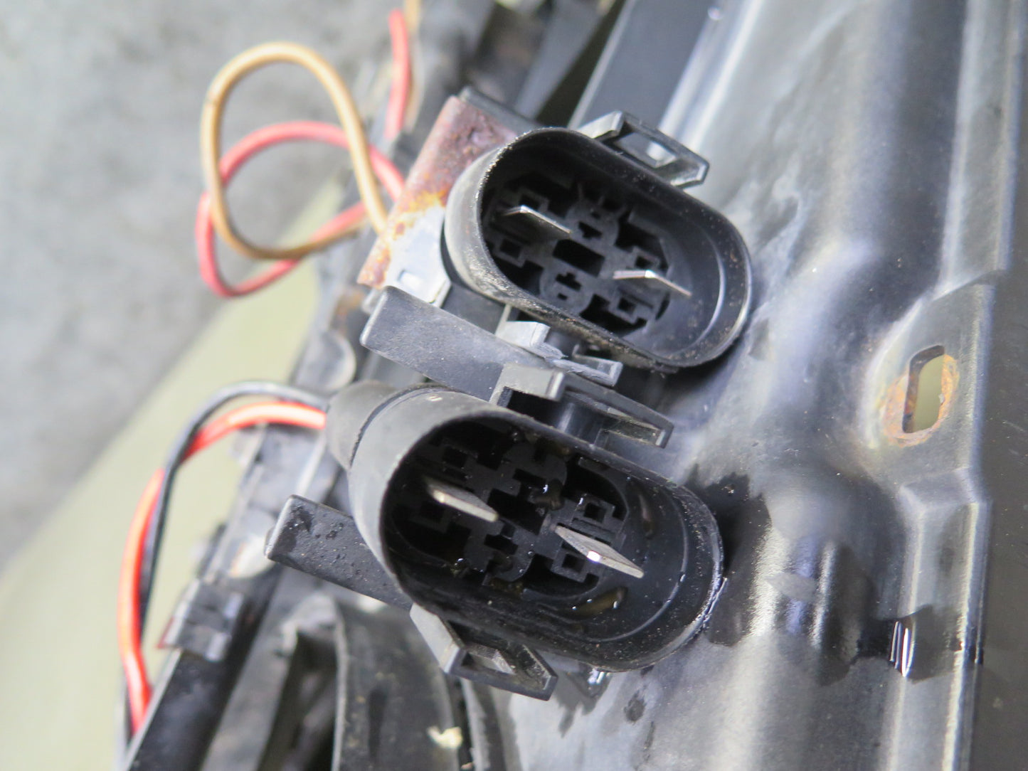 99-03 VW Eurovan T4 2.8L Engine Radiator Cooling Fan Motor Shroud 7D0121207 OEM