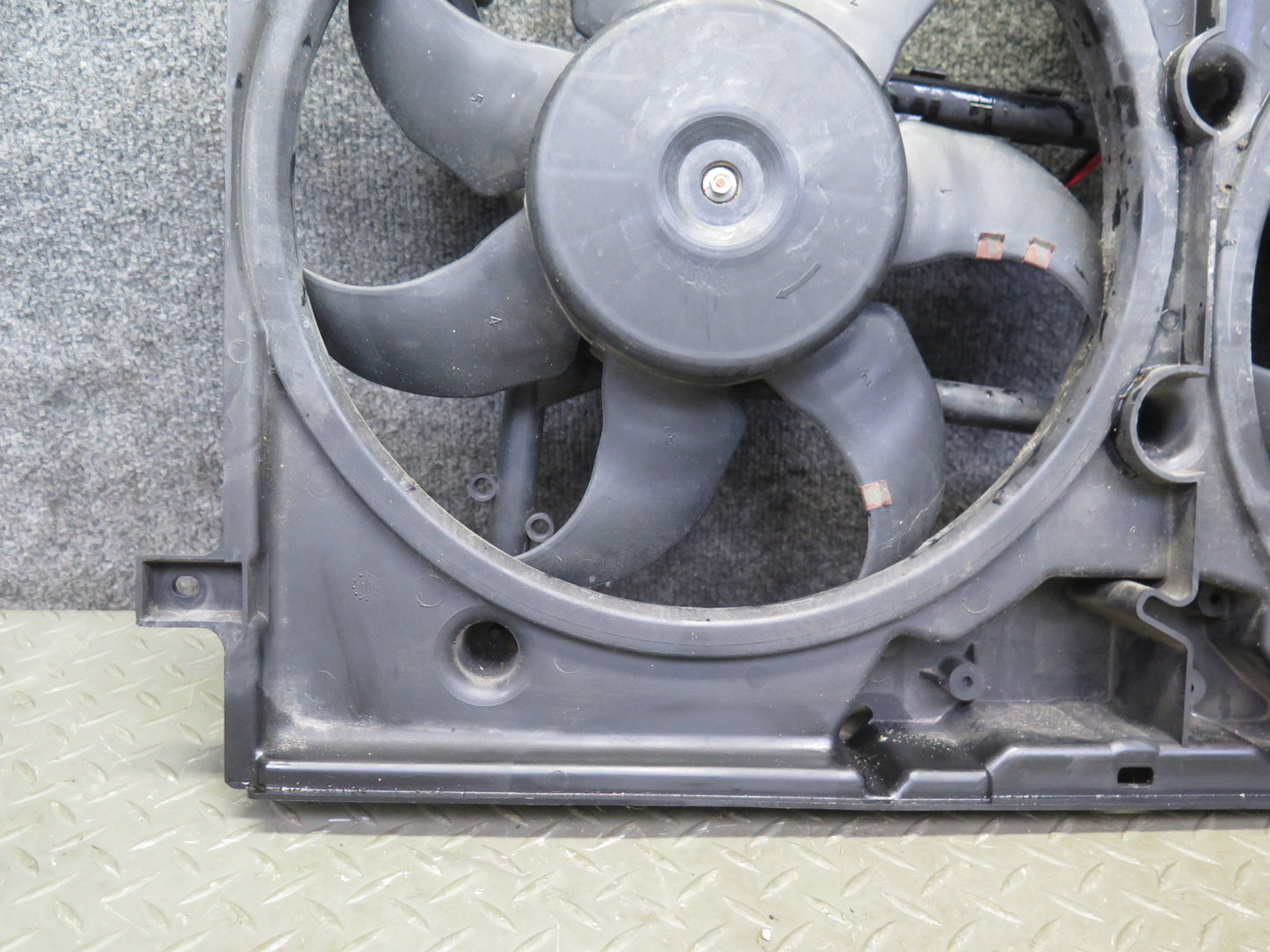 99-03 VW Eurovan T4 2.8L Engine Radiator Cooling Fan Motor Shroud 7D0121207 OEM