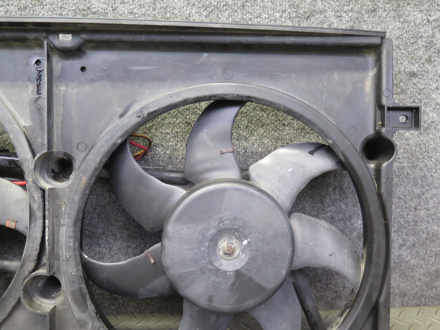 99-03 VW Eurovan T4 2.8L Engine Radiator Cooling Fan Motor Shroud 7D0121207 OEM