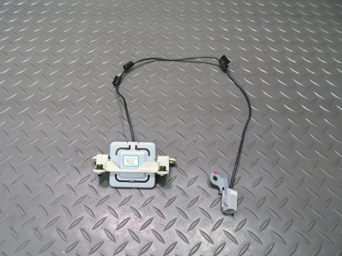 02-07 Lexus UZZ40L SC430 GPS Navigation Satellite Antenna 86860-24060 OEM