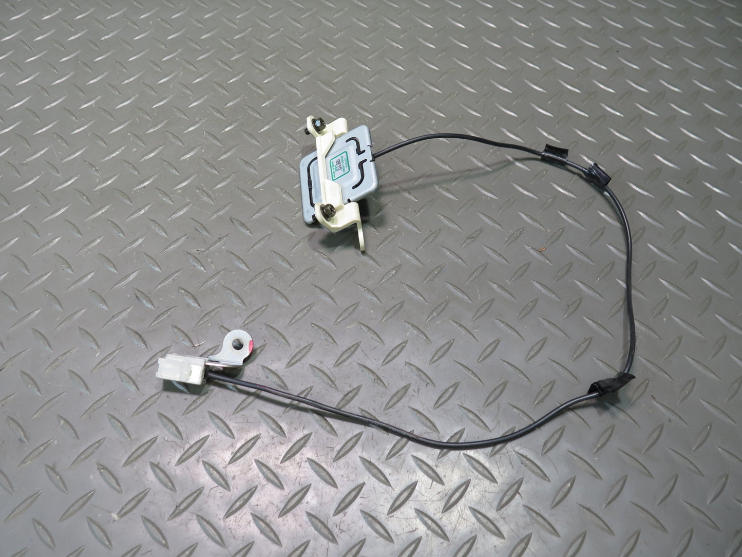 02-07 Lexus UZZ40L SC430 GPS Navigation Satellite Antenna 86860-24060 OEM