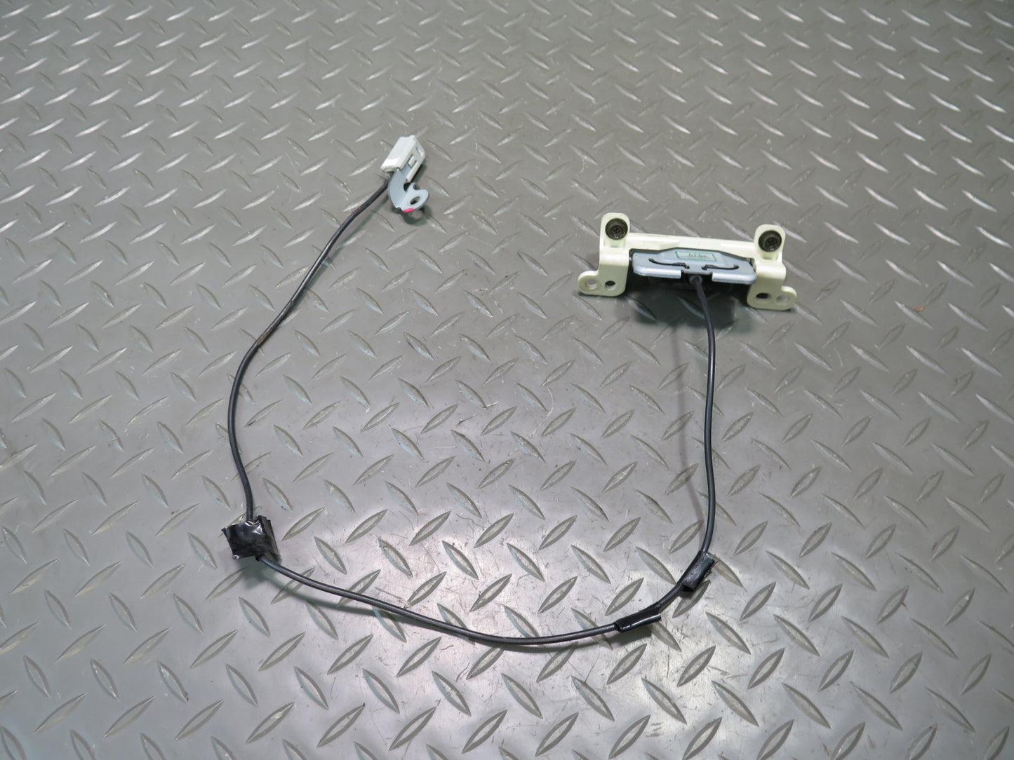 02-07 Lexus UZZ40L SC430 GPS Navigation Satellite Antenna 86860-24060 OEM