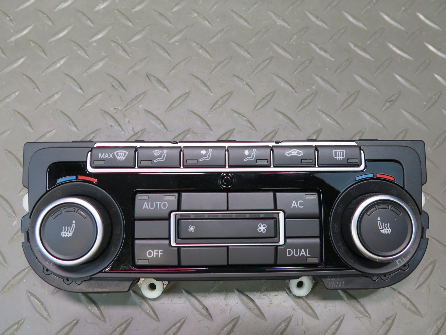 12-13 Volkswagen VW Golf R MK6 A/C Climate Control Switch Panel 5K0907044FE OEM