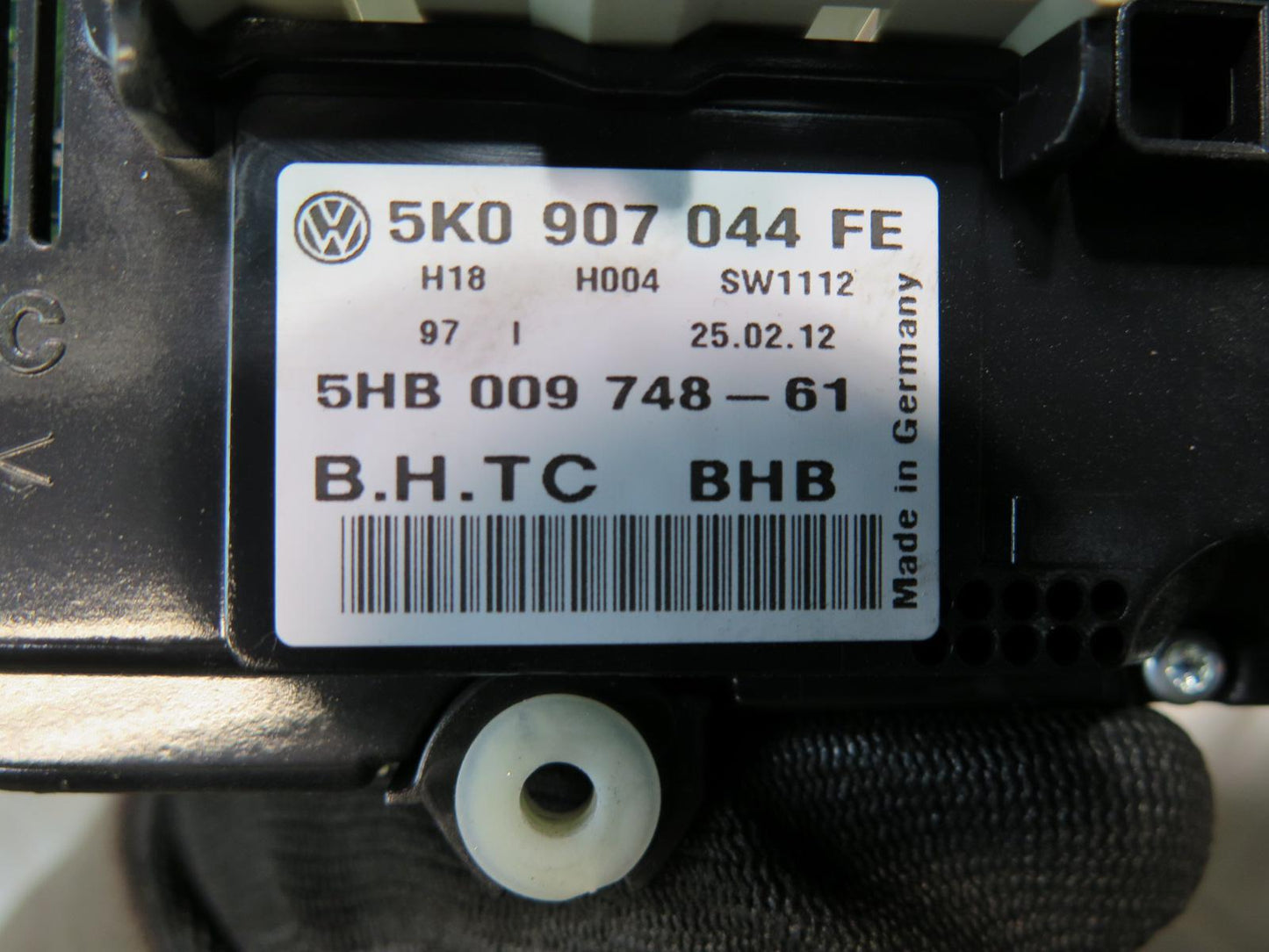 12-13 Volkswagen VW Golf R MK6 A/C Climate Control Switch Panel 5K0907044FE OEM