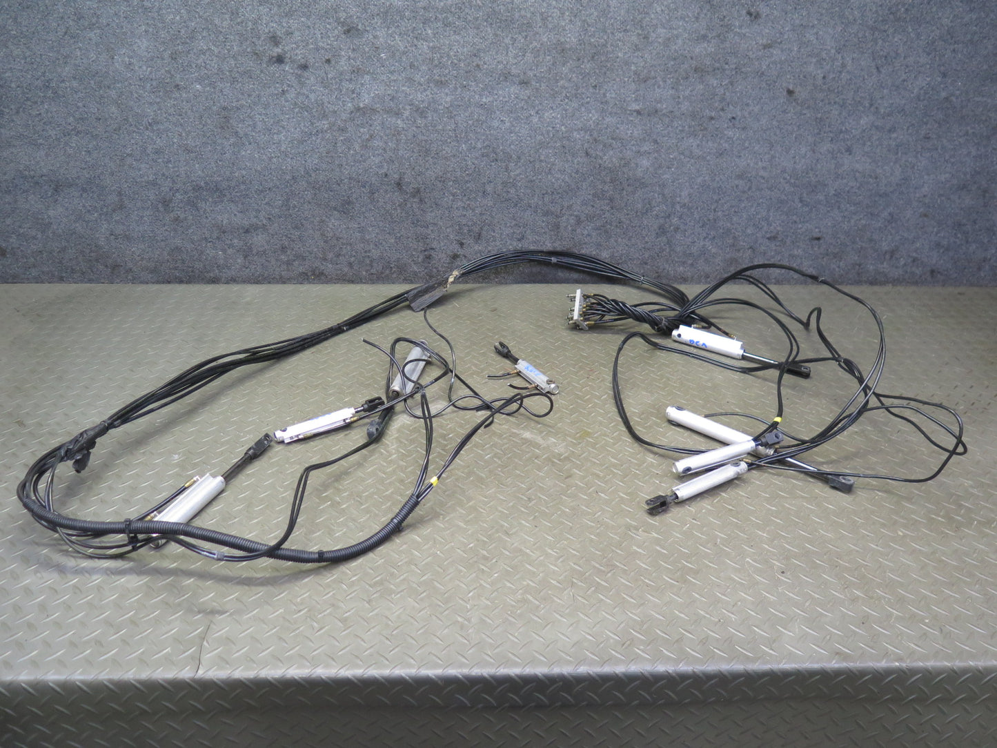 2004-2009 Cadillac XLR Convertible Hard TOP Cylinder Line Set Assembly