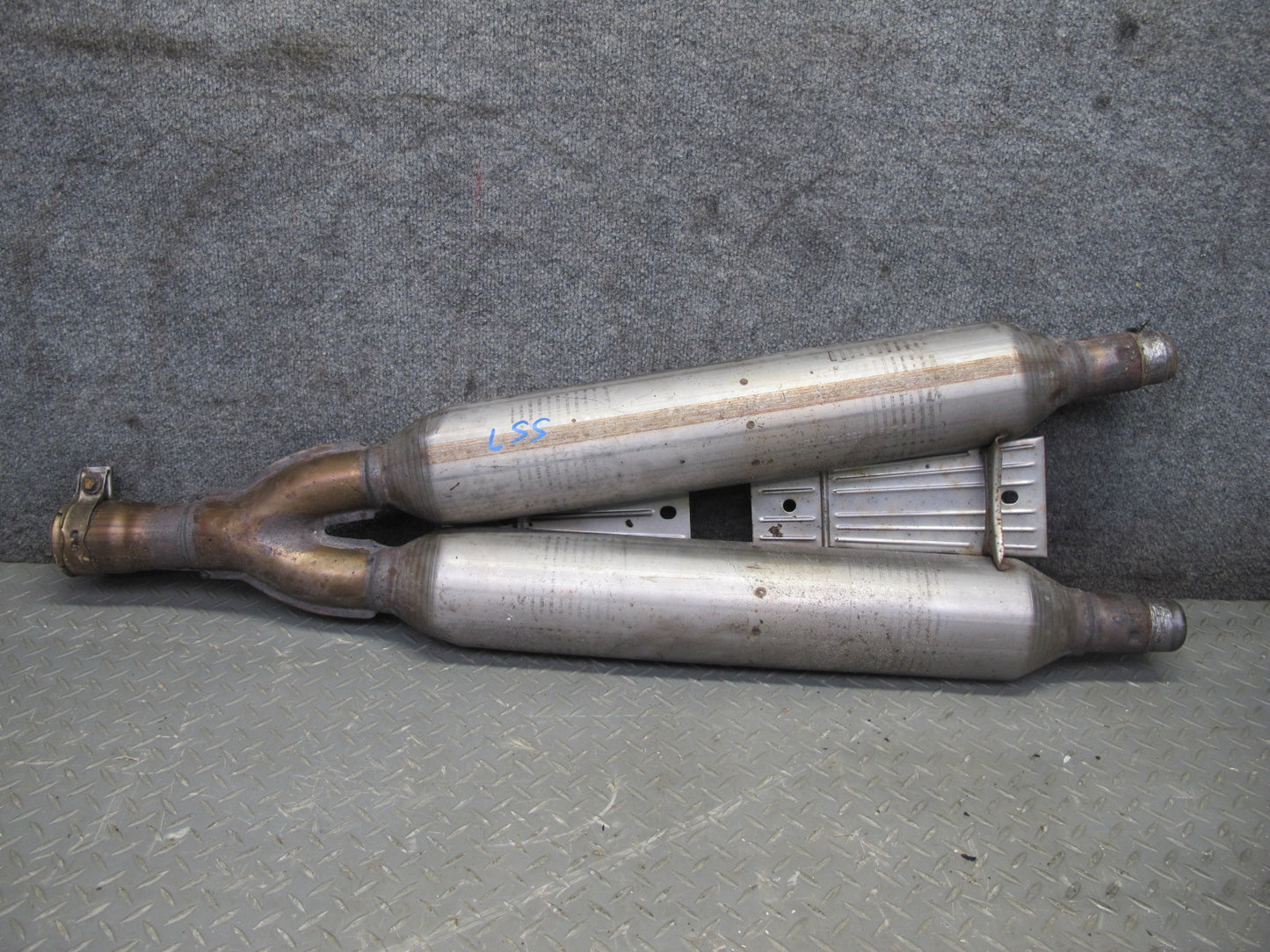 01-06 Lexus UCF30L LS430 Center Exhaust Pipe Line OEM