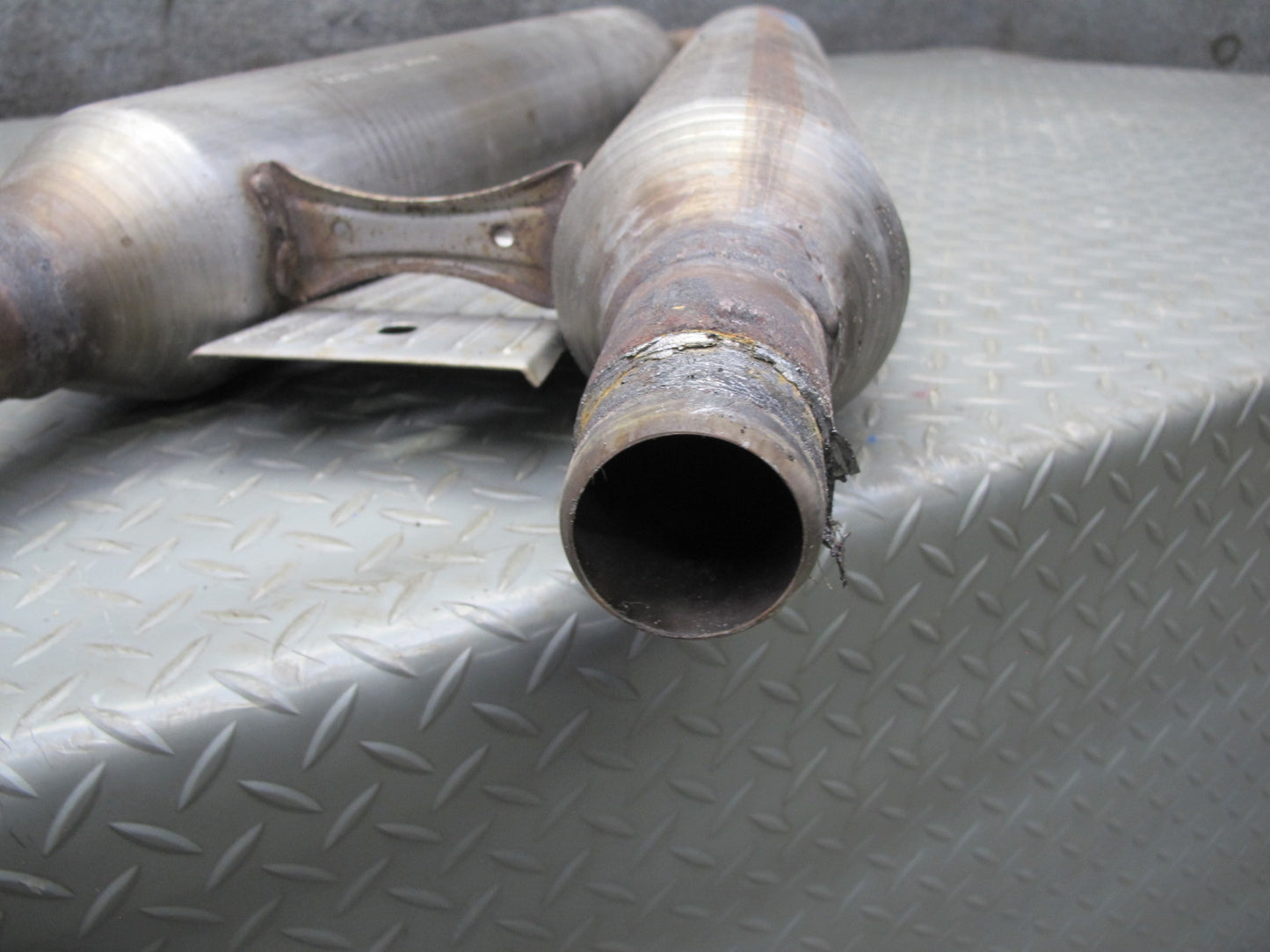 01-06 Lexus UCF30L LS430 Center Exhaust Pipe Line OEM