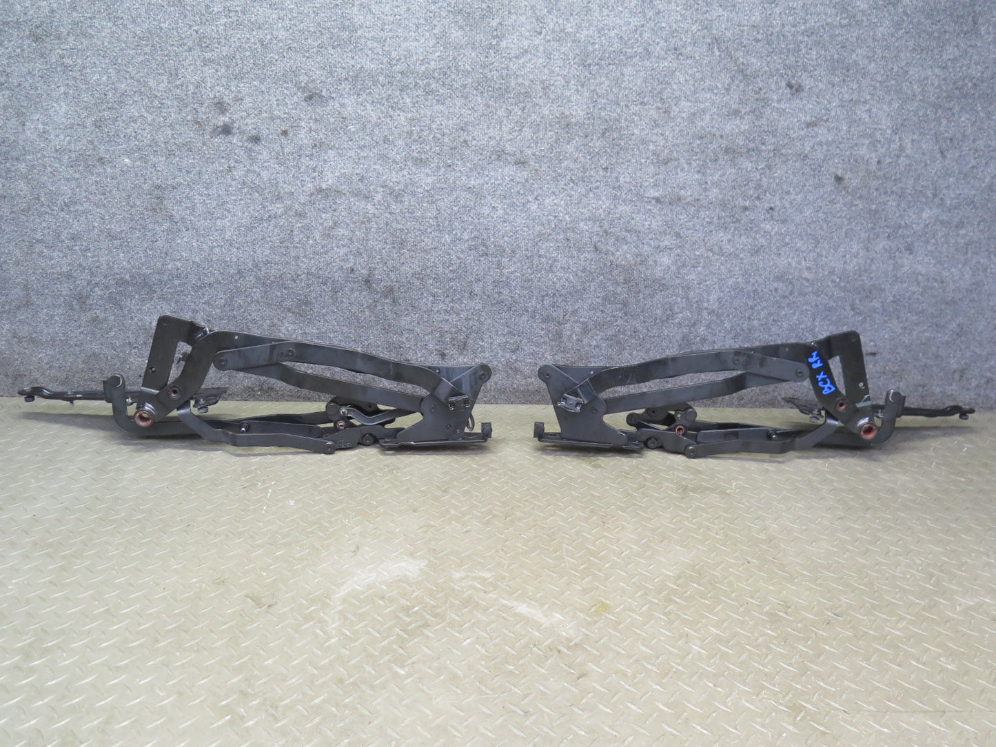 2004-2009 Cadillac XLR Rear Left & Right Side Convertible TOP Hinge Bracket Set