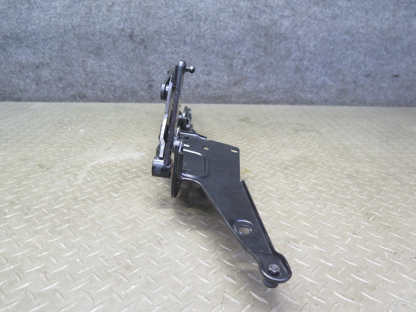 2004-2009 Cadillac XLR Rear Left & Right Side Convertible TOP Hinge Bracket Set