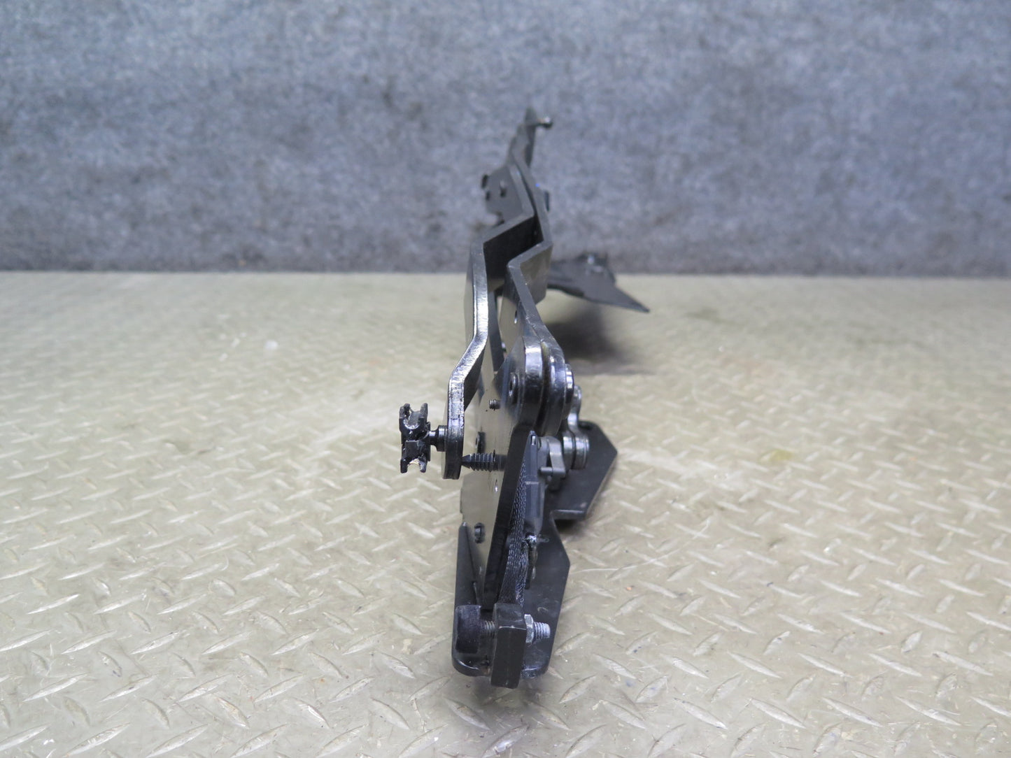 2004-2009 Cadillac XLR Rear Left & Right Side Convertible TOP Hinge Bracket Set