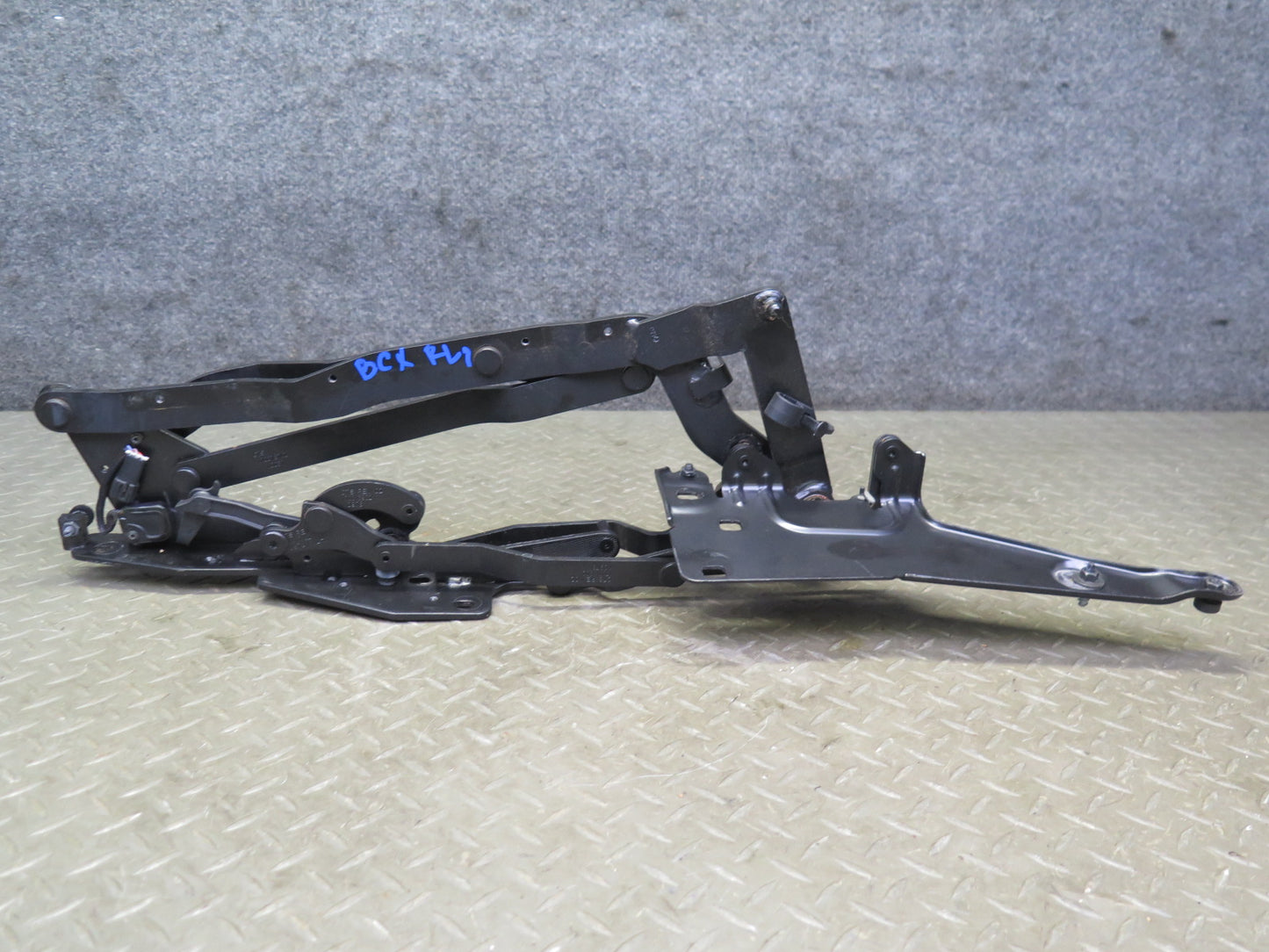 2004-2009 Cadillac XLR Rear Left & Right Side Convertible TOP Hinge Bracket Set