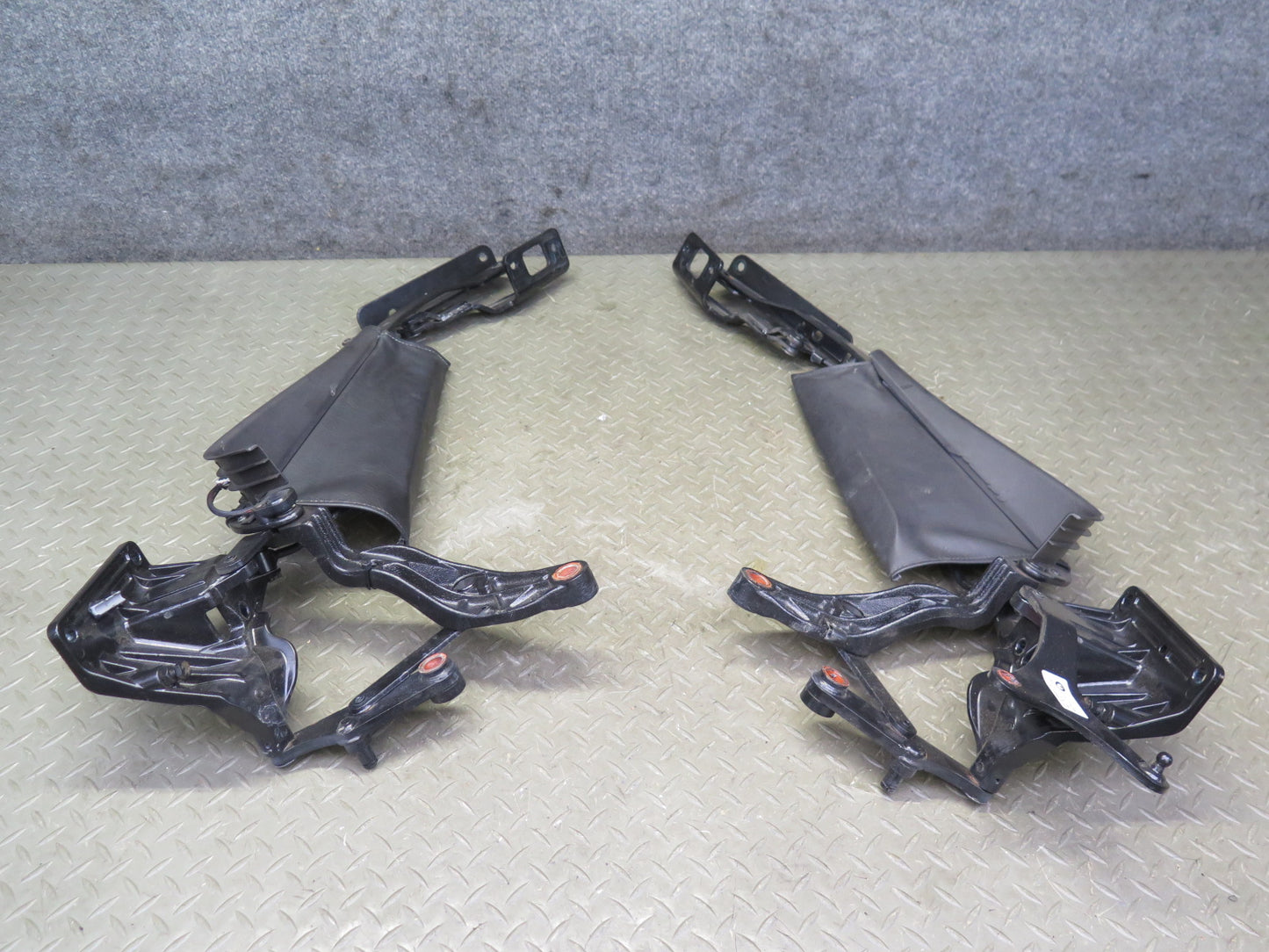 2004-2009 Cadillac XLR Left Right Side Convertible TOP Decklid Hinge Bracket Set